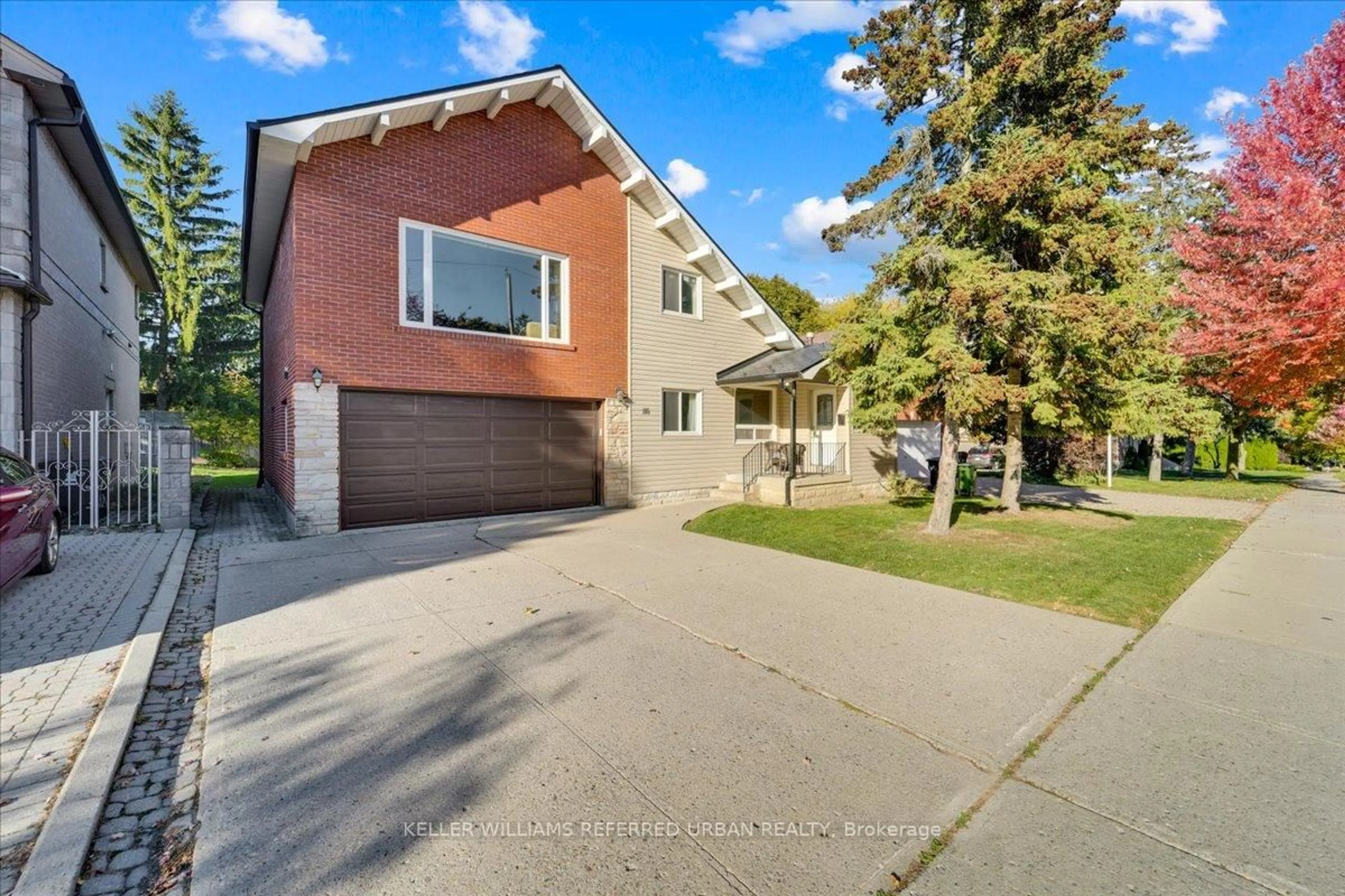A pic from outside/outdoor area/front of a property/back of a property/a pic from drone, street for 116 Burnett Ave, Toronto Ontario M2N 1V5
