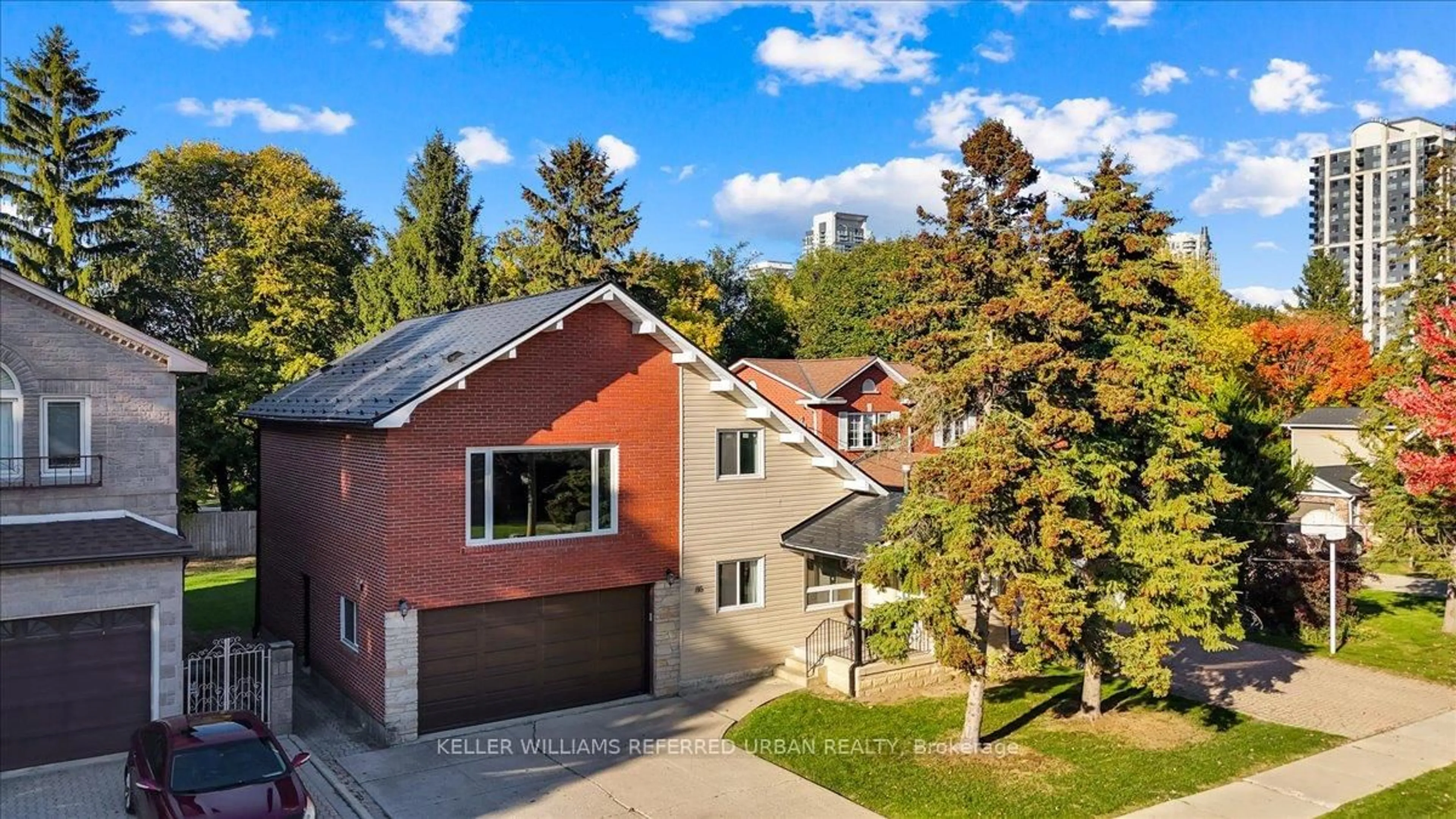 A pic from outside/outdoor area/front of a property/back of a property/a pic from drone, street for 116 Burnett Ave, Toronto Ontario M2N 1V5