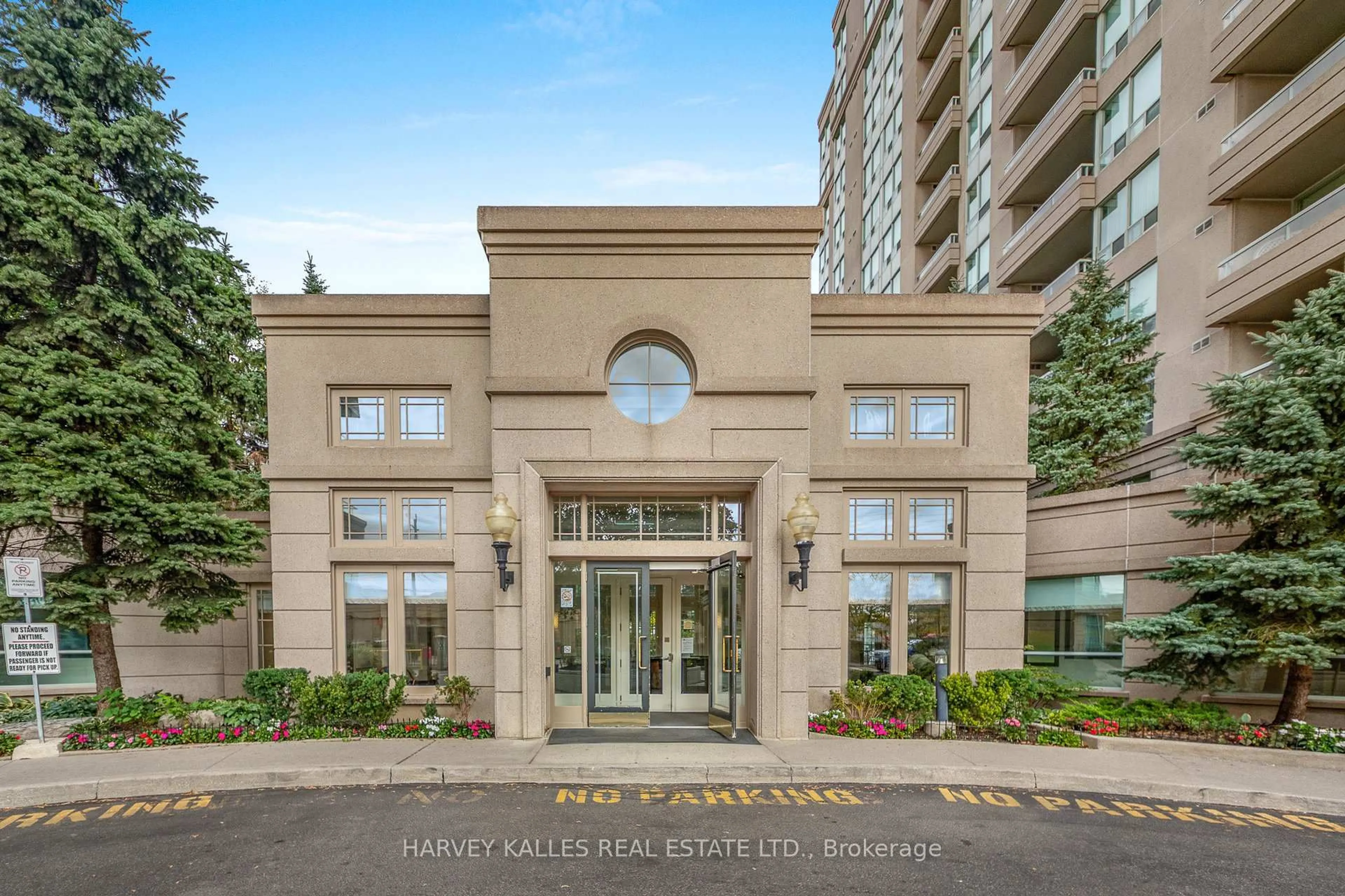 Indoor foyer for 2 Covington Rd #710, Toronto Ontario M6A 3E2