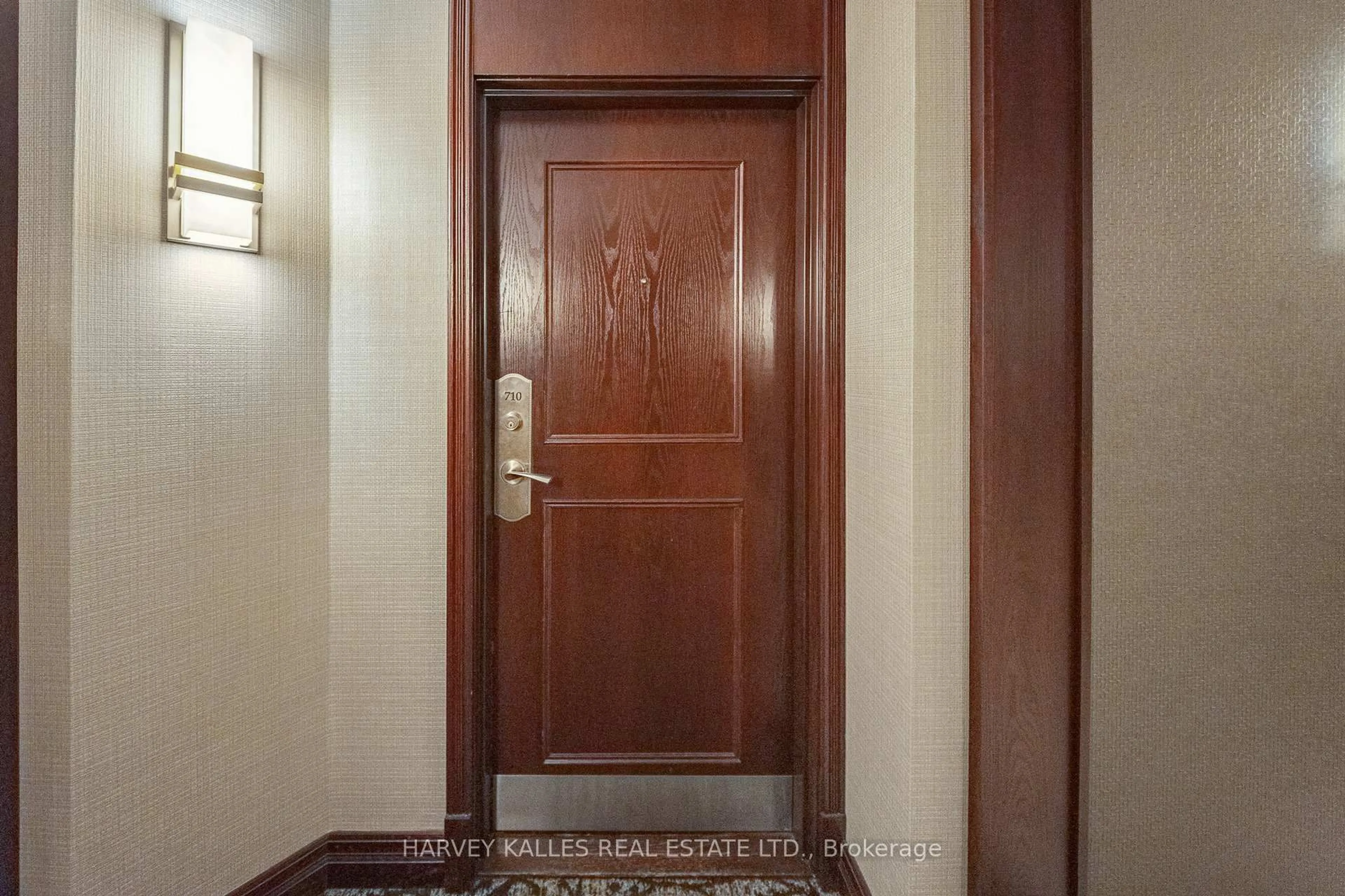Indoor entryway for 2 Covington Rd #710, Toronto Ontario M6A 3E2