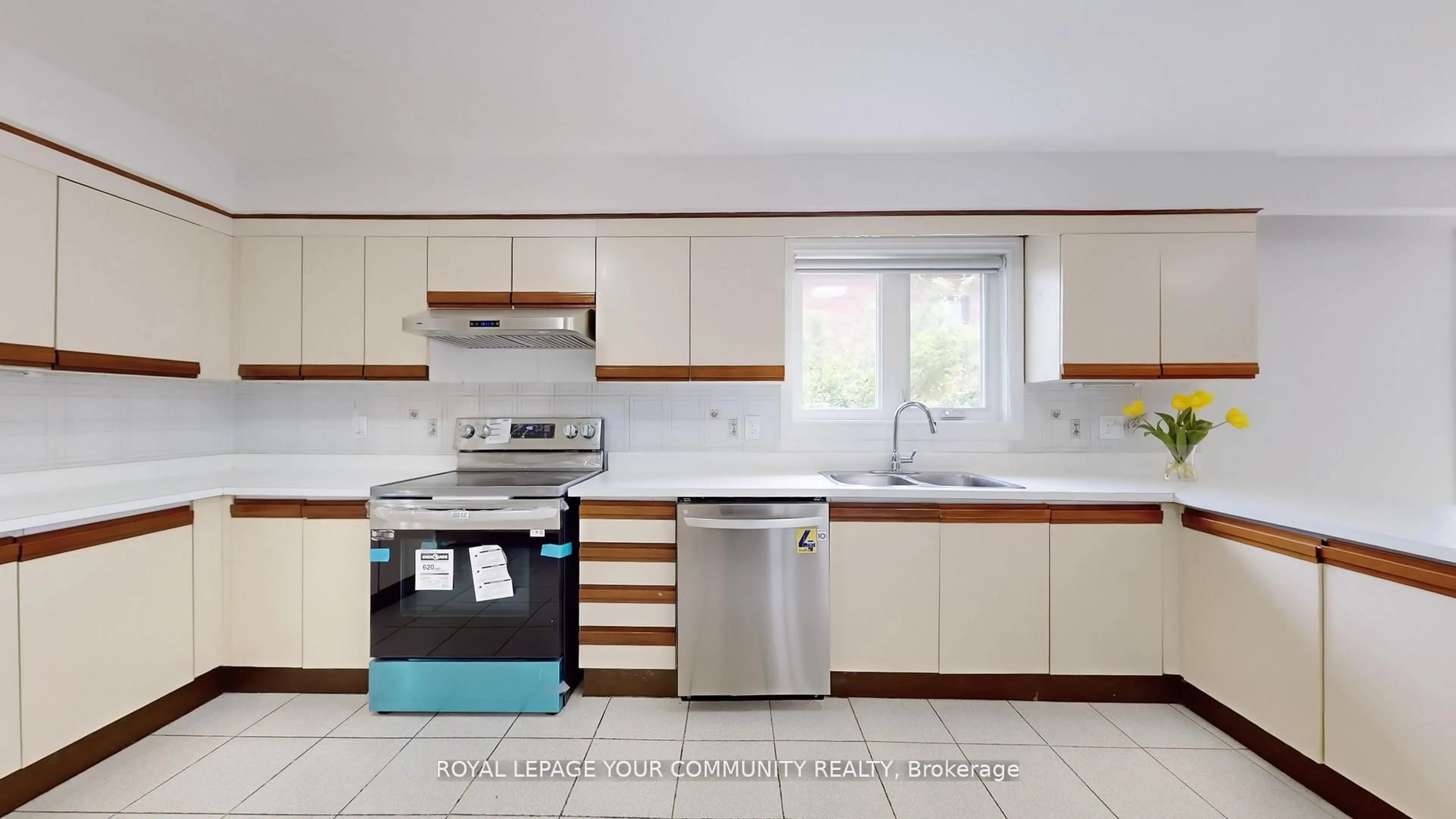 Standard kitchen, ceramic/tile floor for 731 Glencairn Ave, Toronto Ontario M6B 1Z9