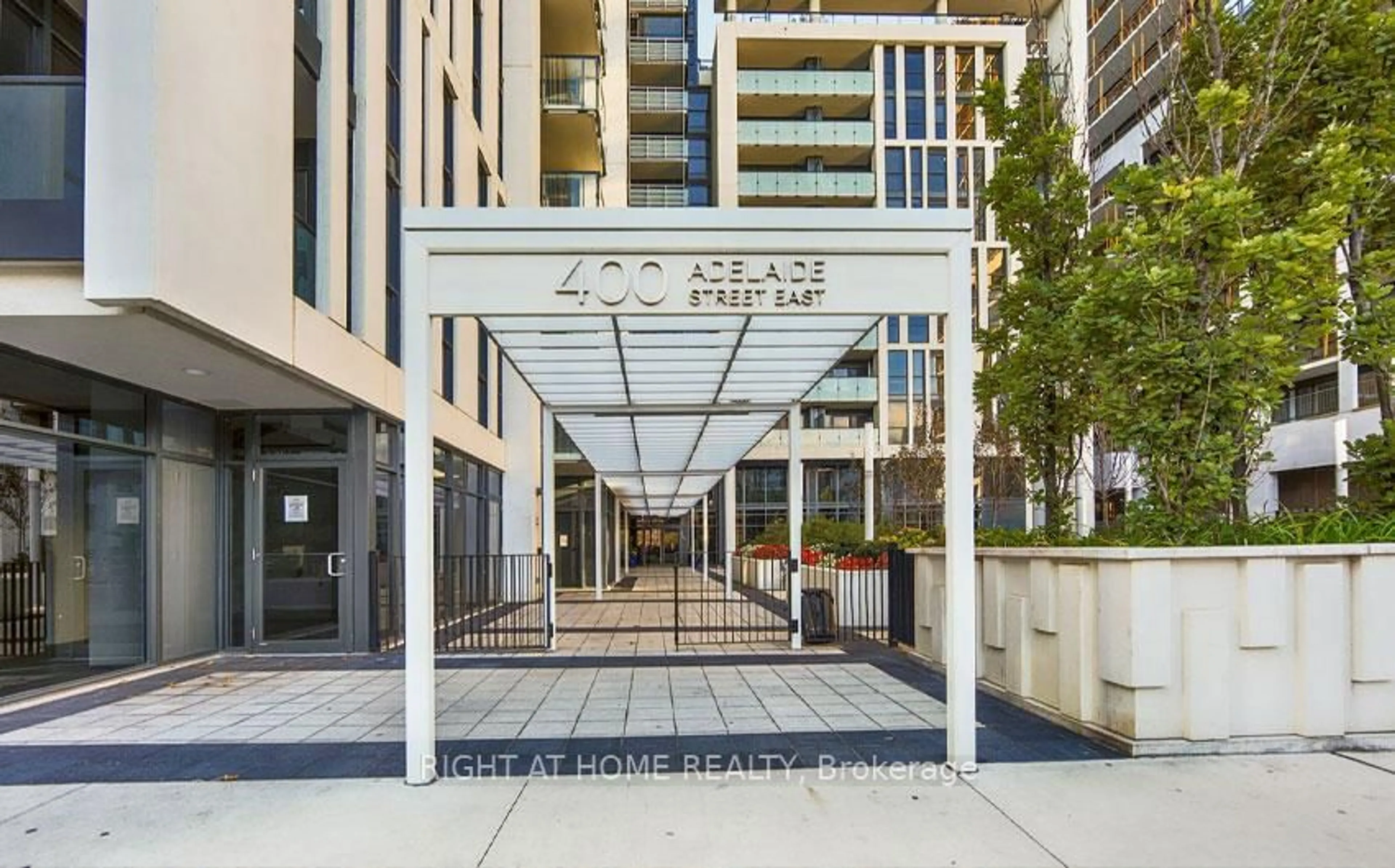 Indoor foyer for 400 Adelaide St #606, Toronto Ontario M5A 4S3