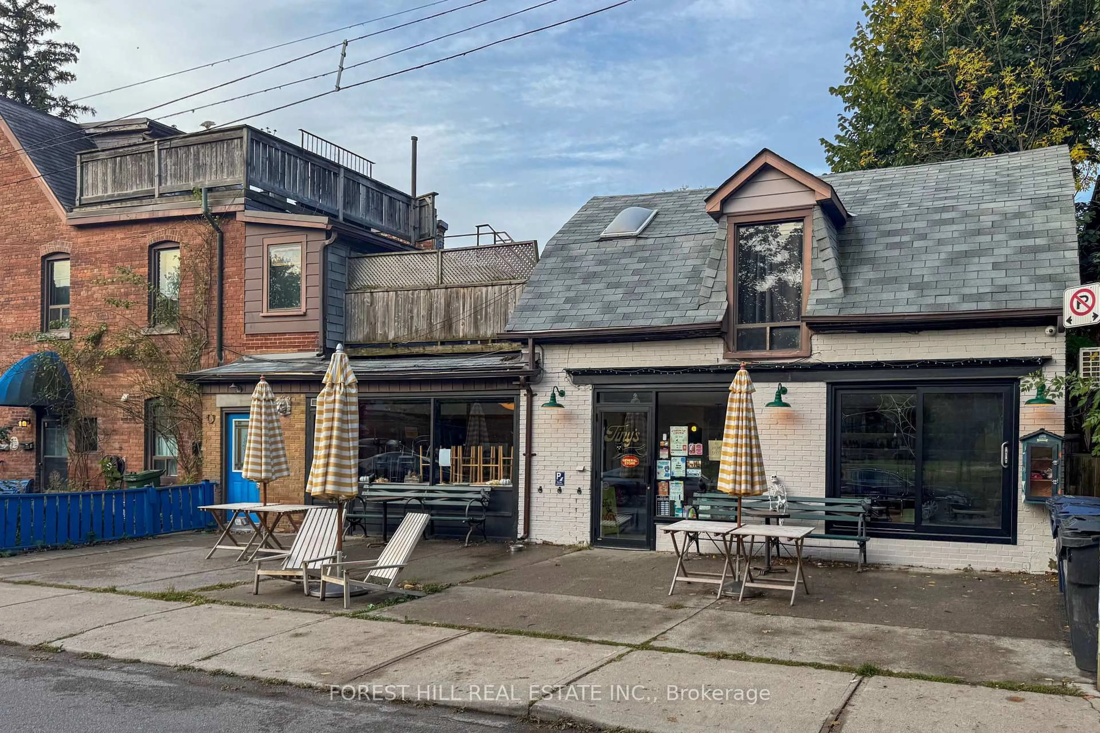 Patio, street for 80 Barton Ave, Toronto Ontario M6G 1P6