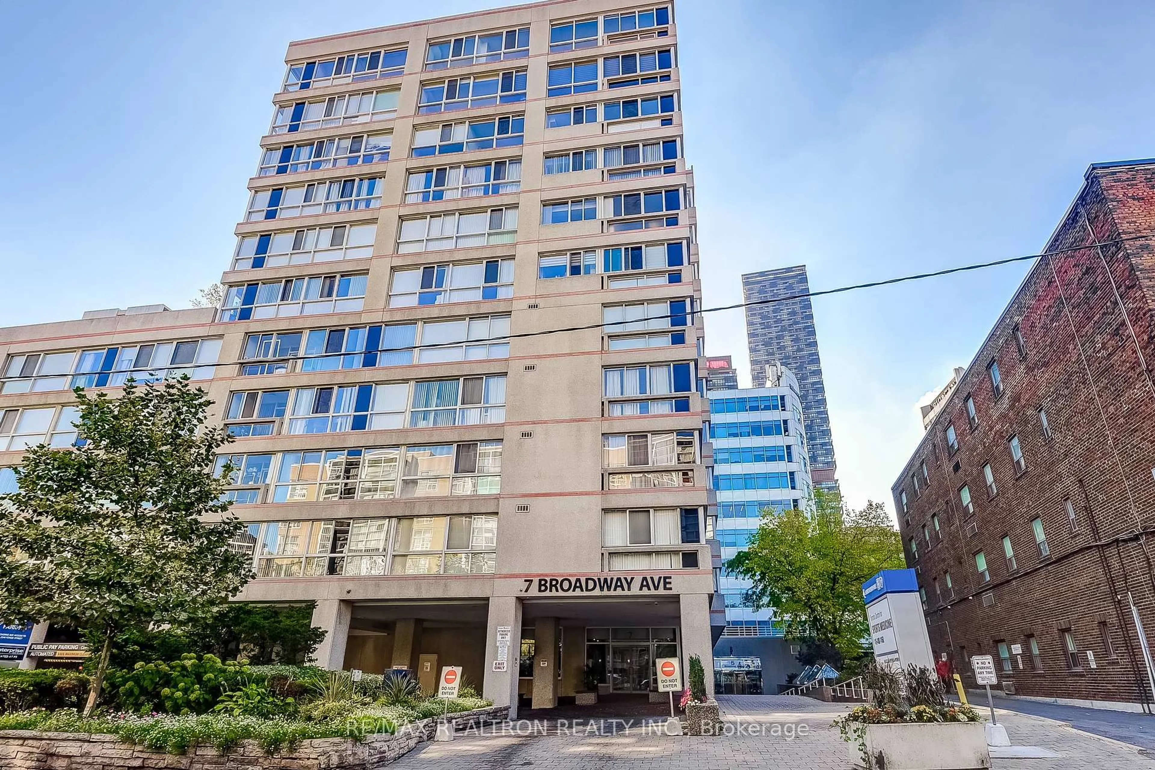 Patio, building for 7 Broadway Ave, Toronto Ontario M4P 3C5