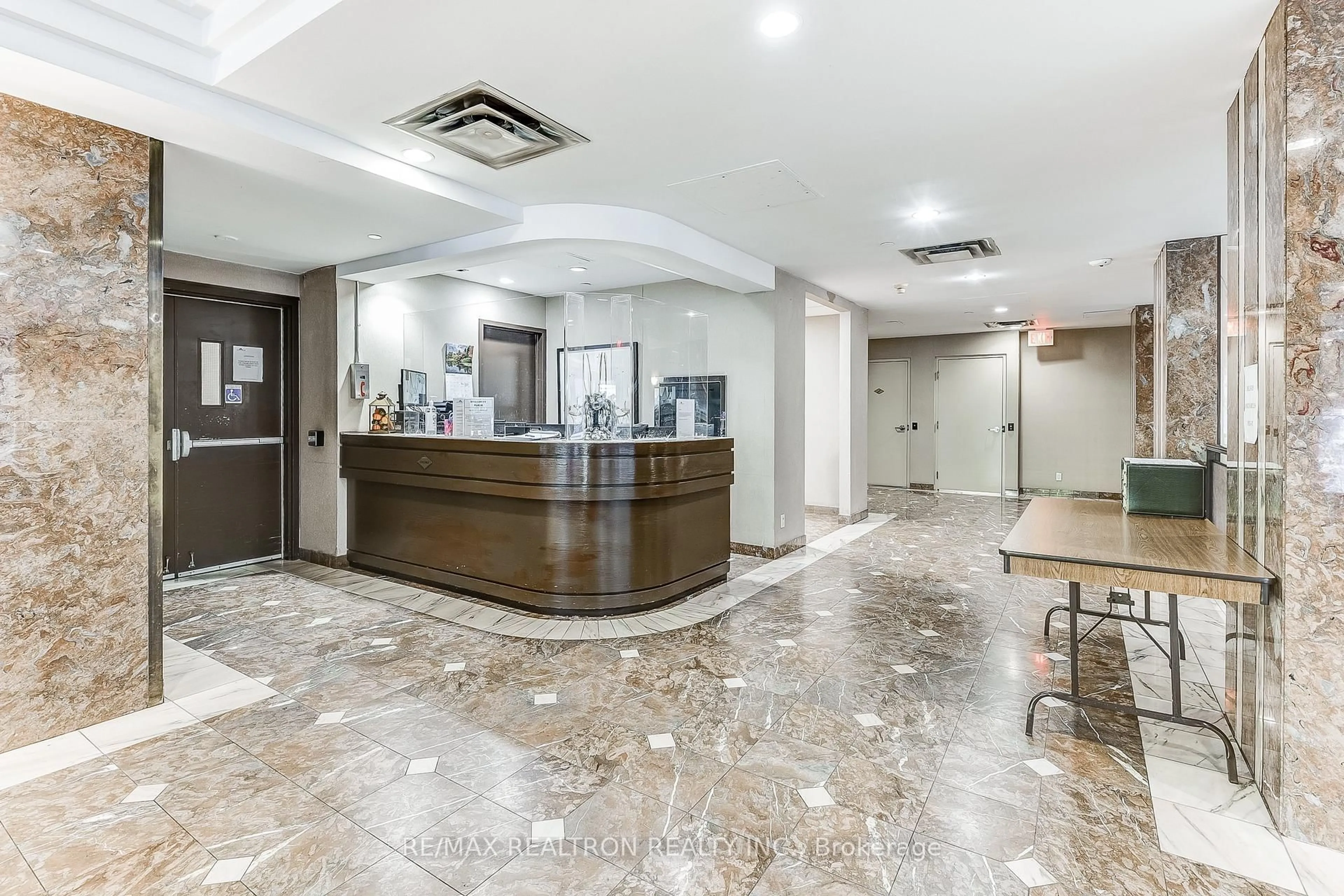Lobby for 7 Broadway Ave, Toronto Ontario M4P 3C5