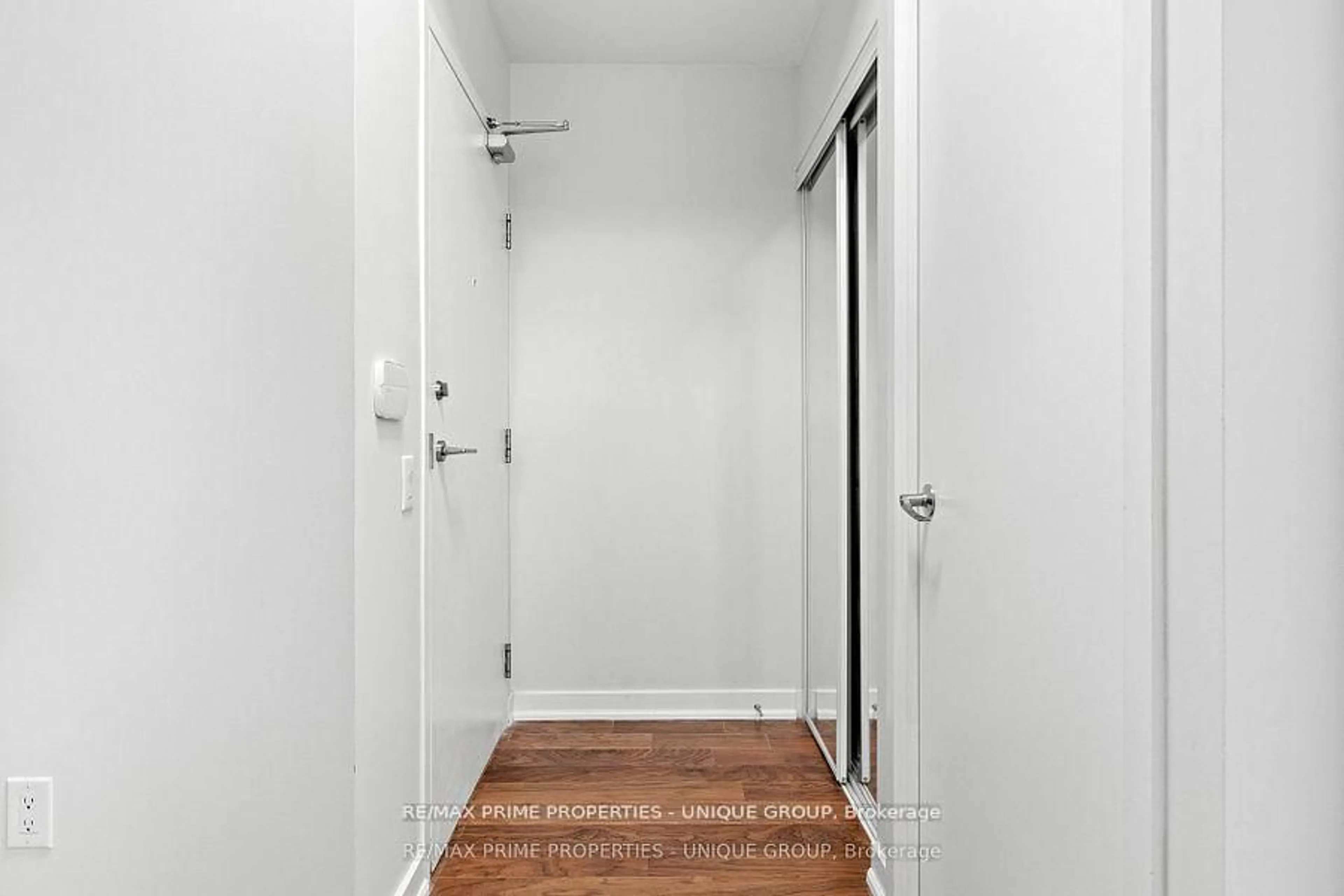 Indoor entryway for 29 Singer Crt #2207, Toronto Ontario M2K 0B3