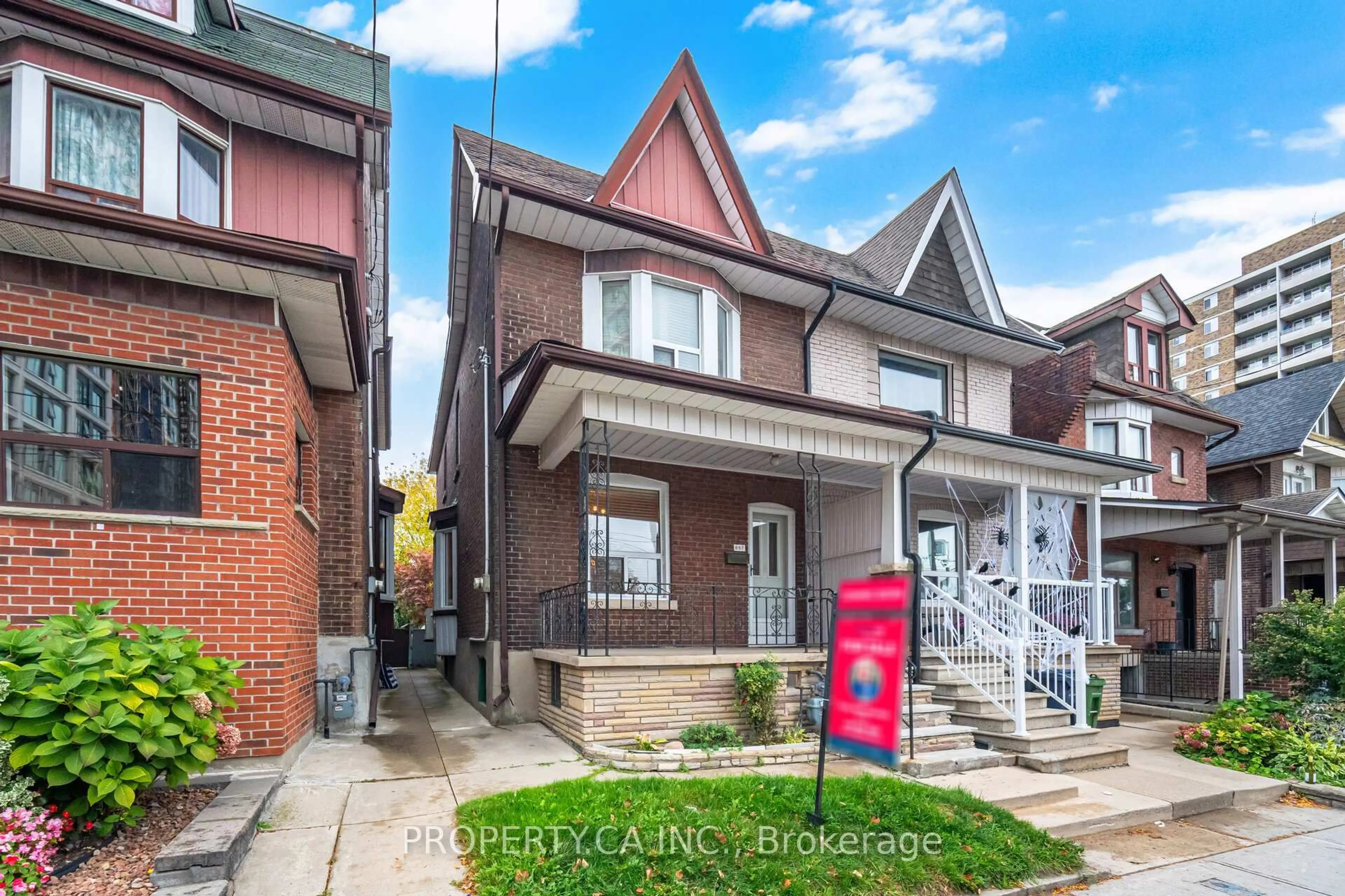 Home with brick exterior material, street for 957 Dufferin St, Toronto Ontario M6H 4B2