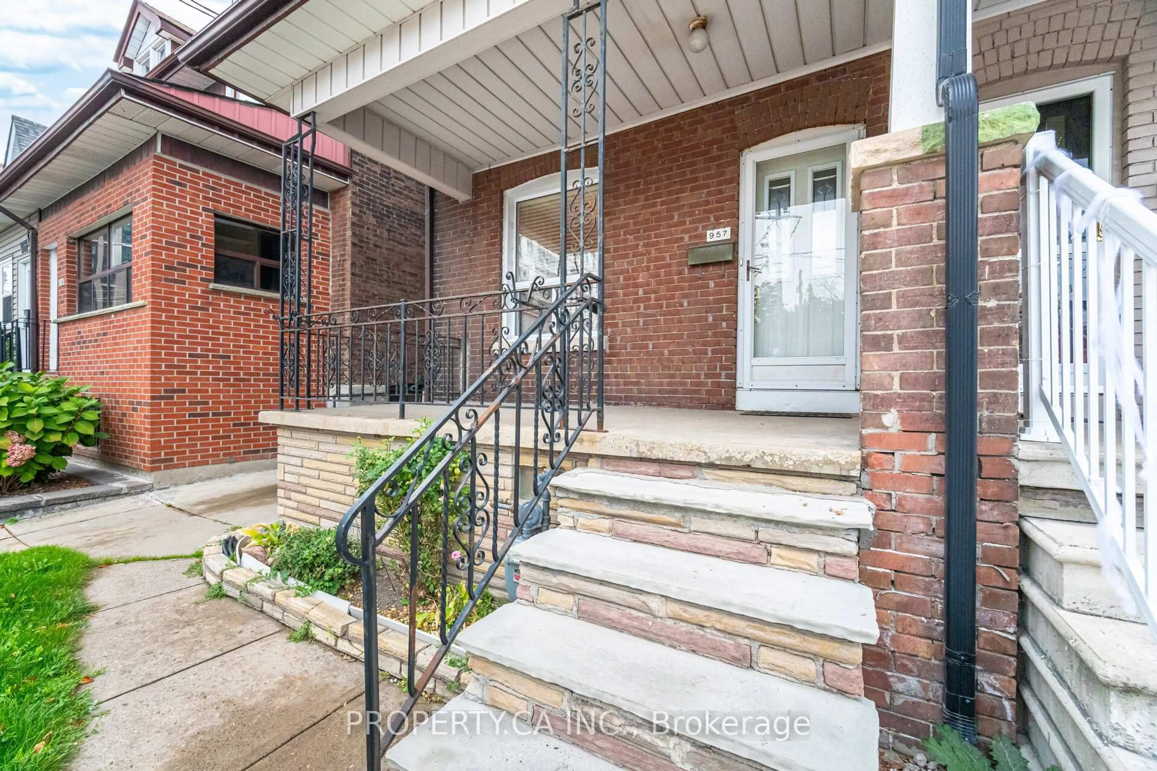 Home with brick exterior material, street for 957 Dufferin St, Toronto Ontario M6H 4B2