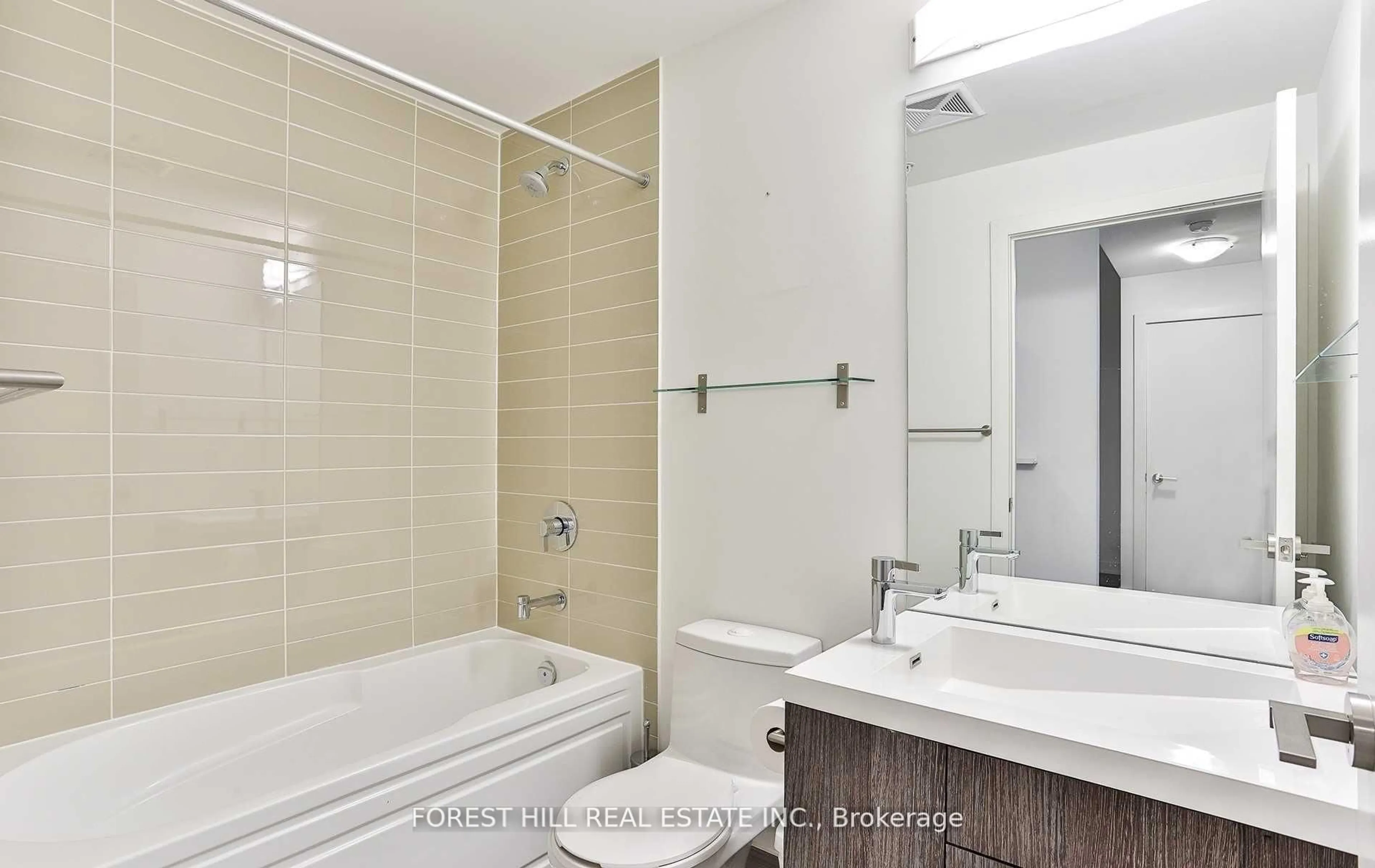 Standard bathroom, ceramic/tile floor for 199 Richmond St #318, Toronto Ontario M5V 0H4