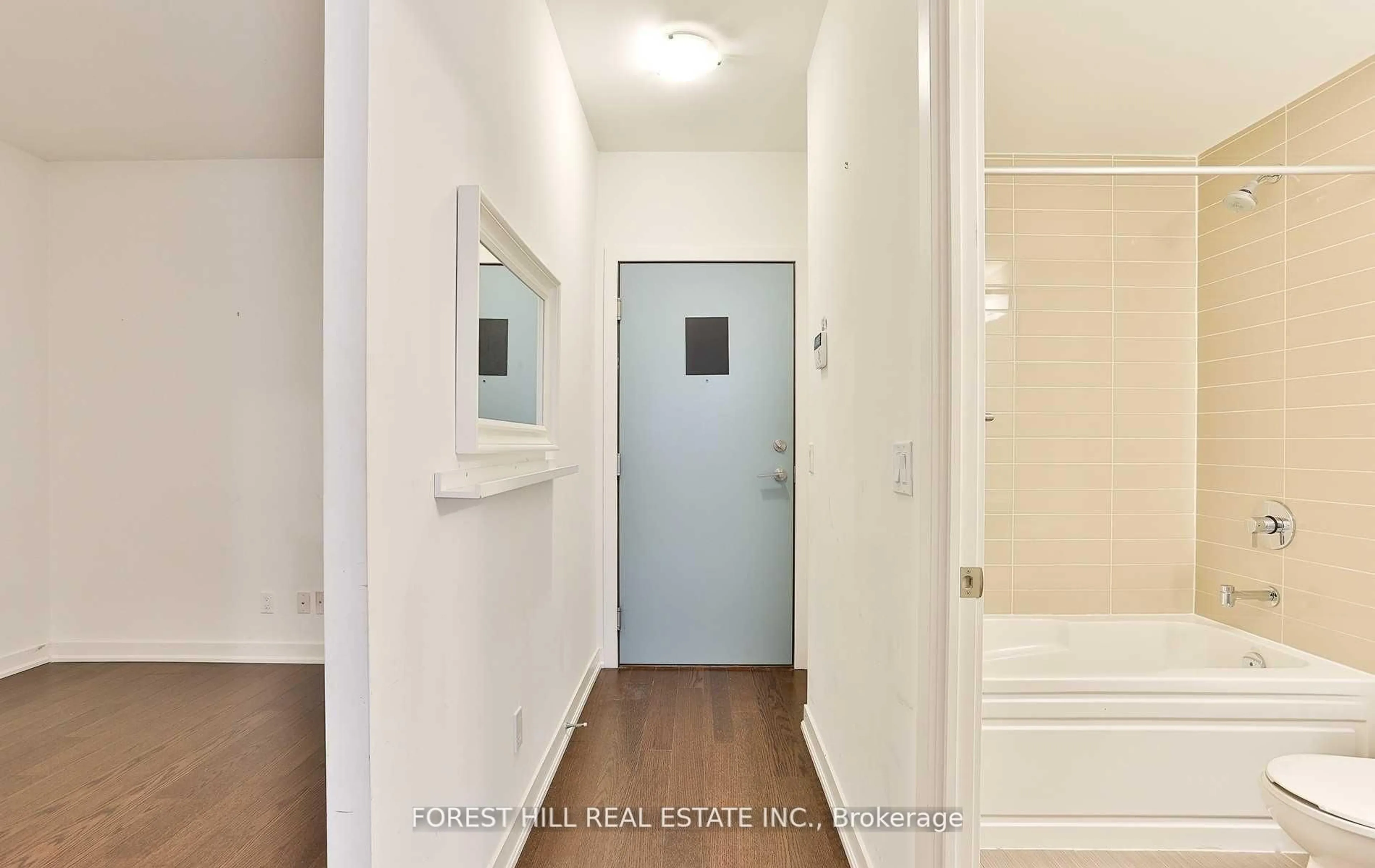 Indoor entryway for 199 Richmond St #318, Toronto Ontario M5V 0H4