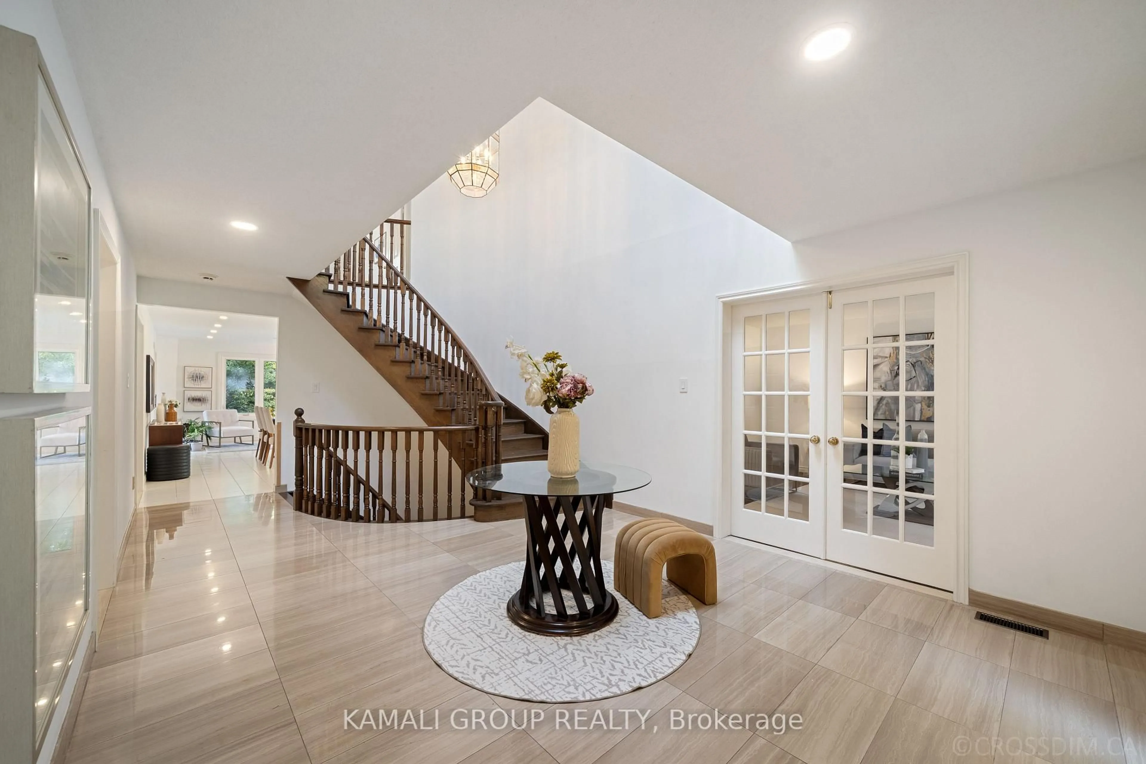 Indoor entryway for 287 Dunview Ave, Toronto Ontario M2N 4J4