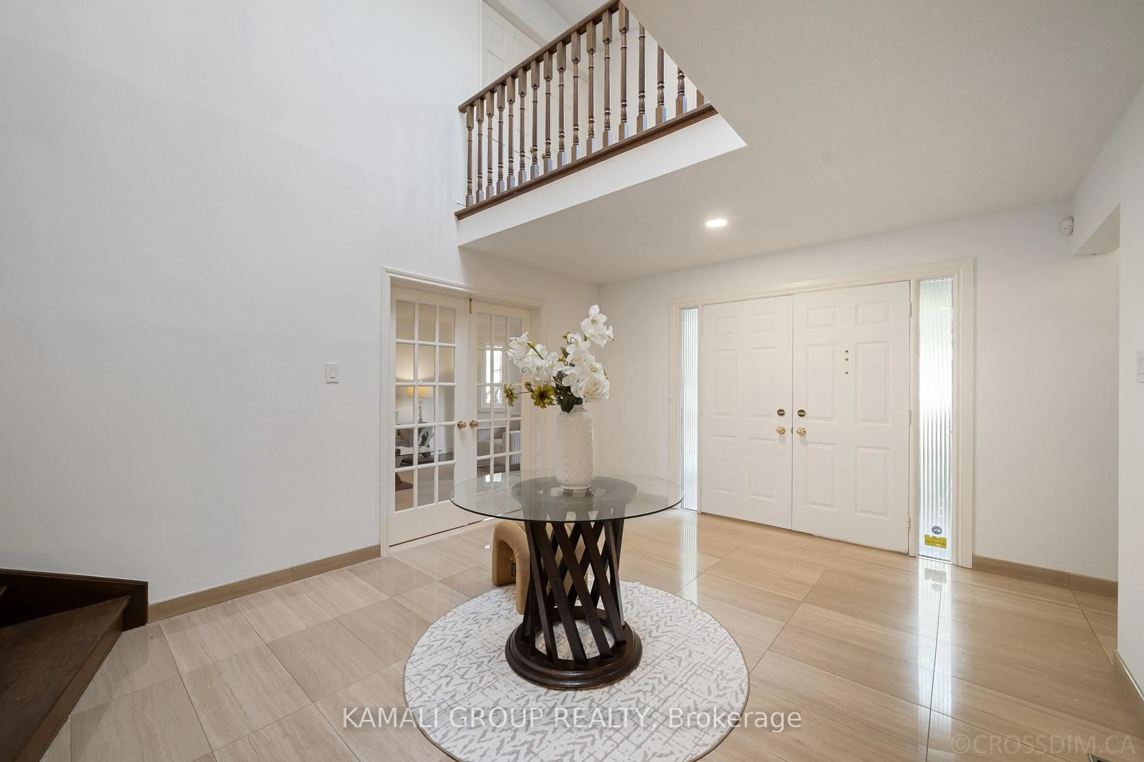Indoor foyer for 287 Dunview Ave, Toronto Ontario M2N 4J4