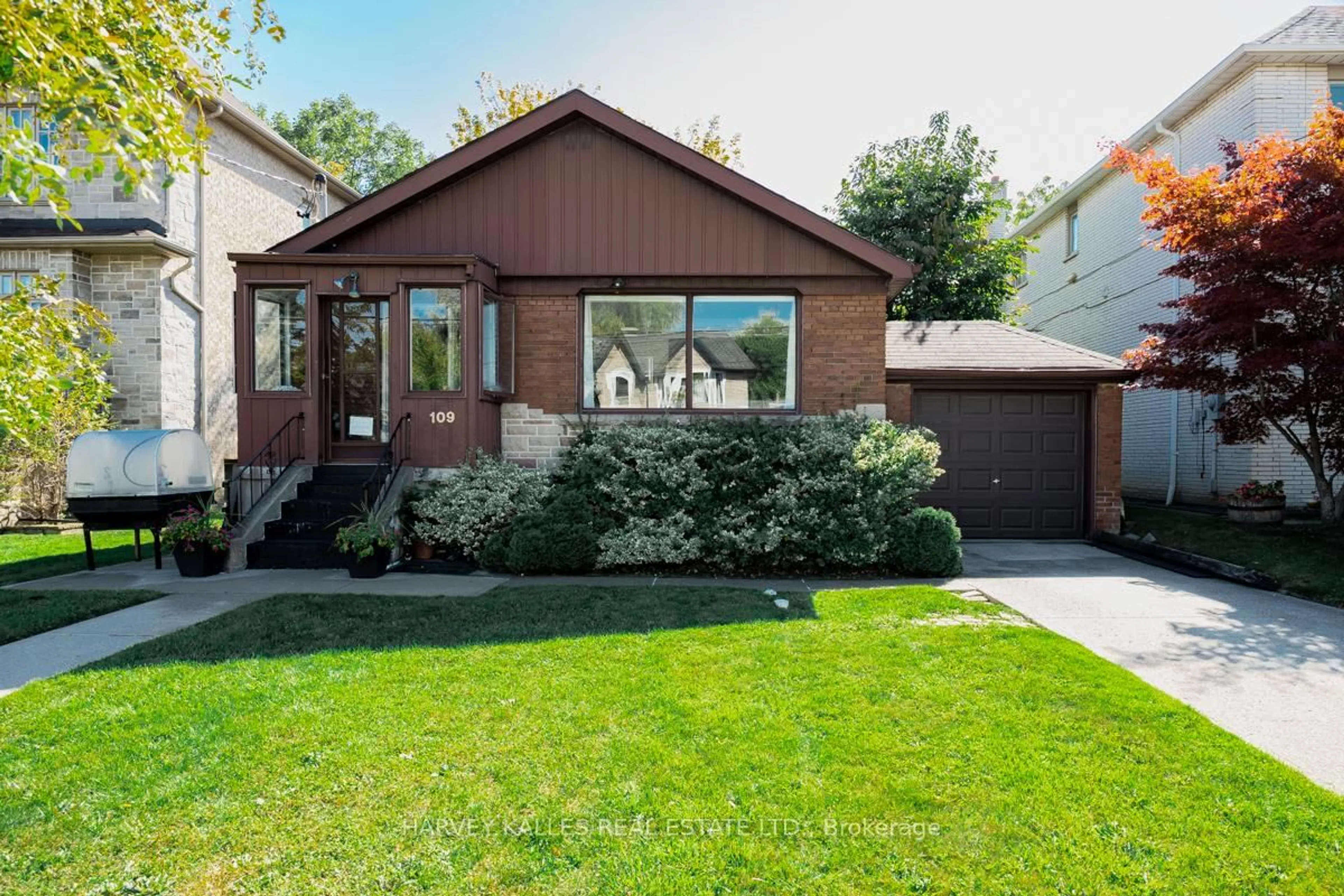 Home with brick exterior material, street for 109 Frontenac Ave, Toronto Ontario M5N 1Z8
