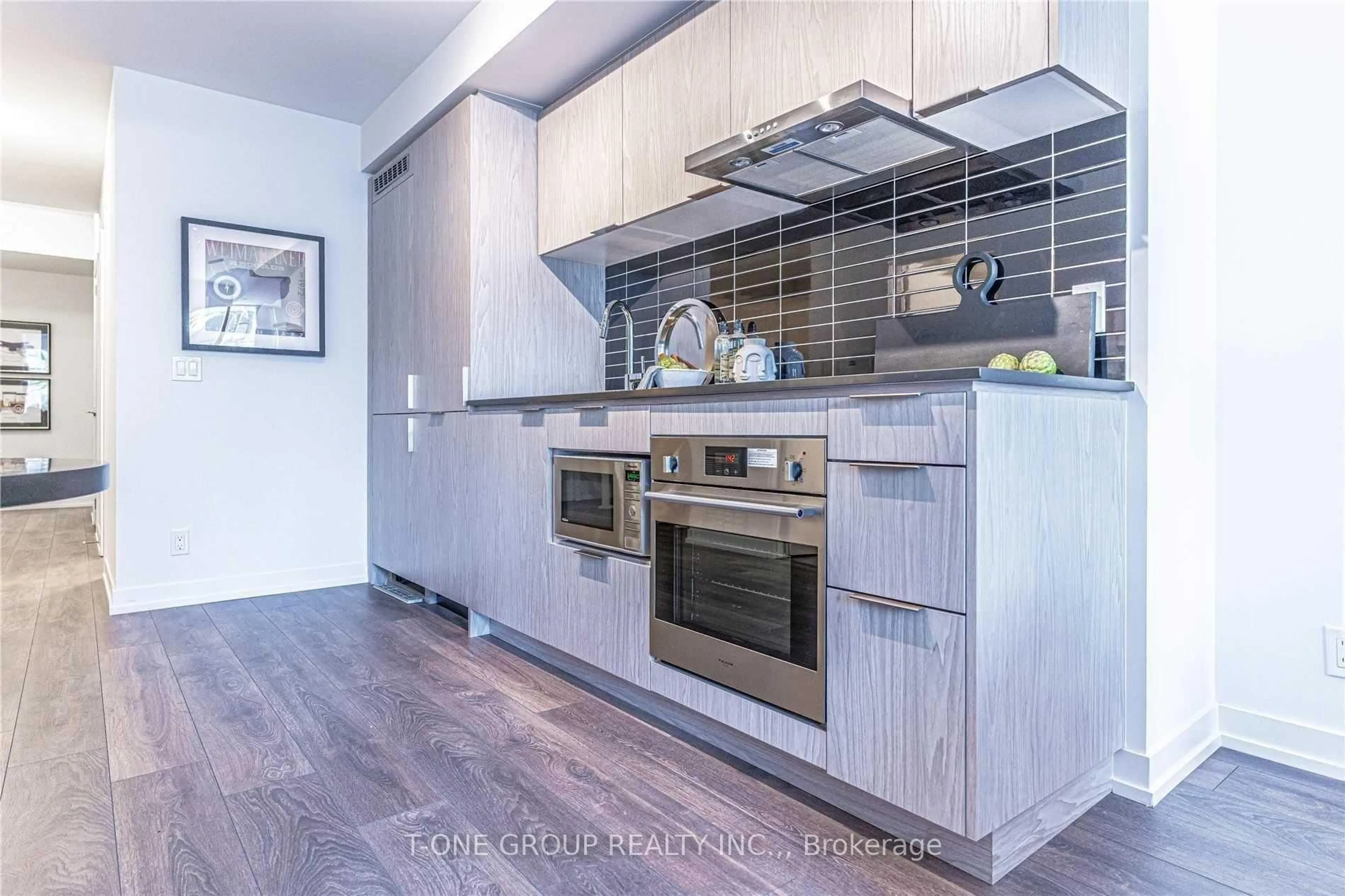 Contemporary kitchen, unknown for 60 Shuter St #316, Toronto Ontario M5B 0B7
