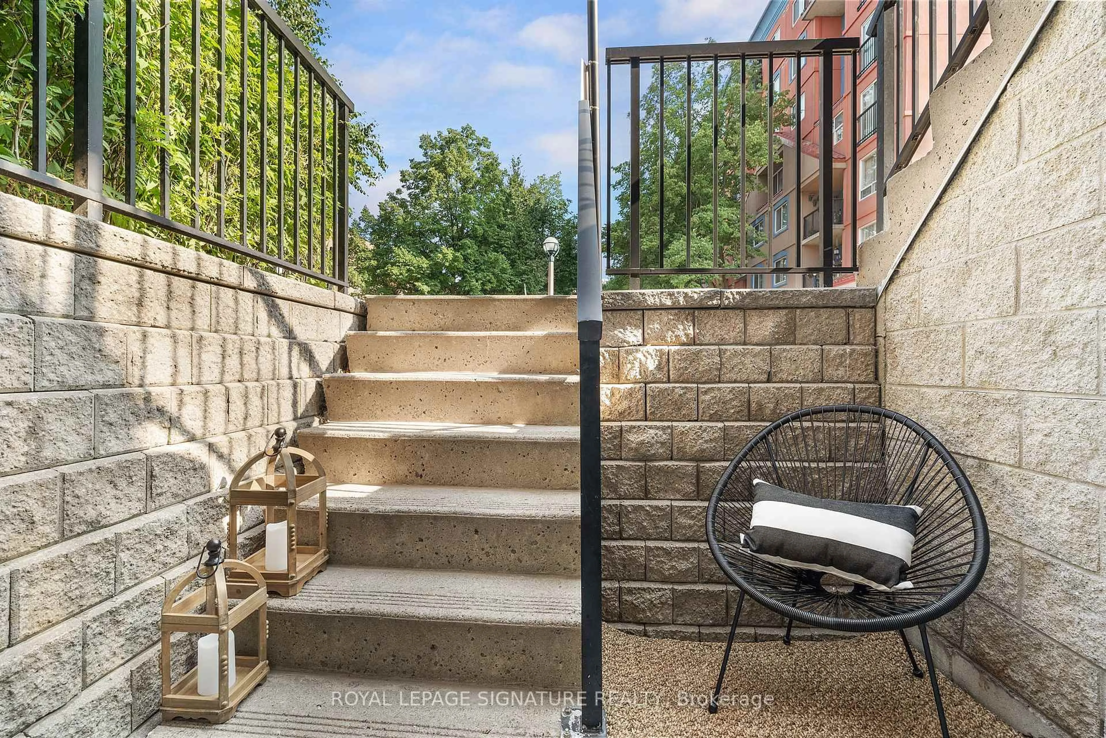 Patio, street for 262 St Helens Ave #107, Toronto Ontario M6H 4A4