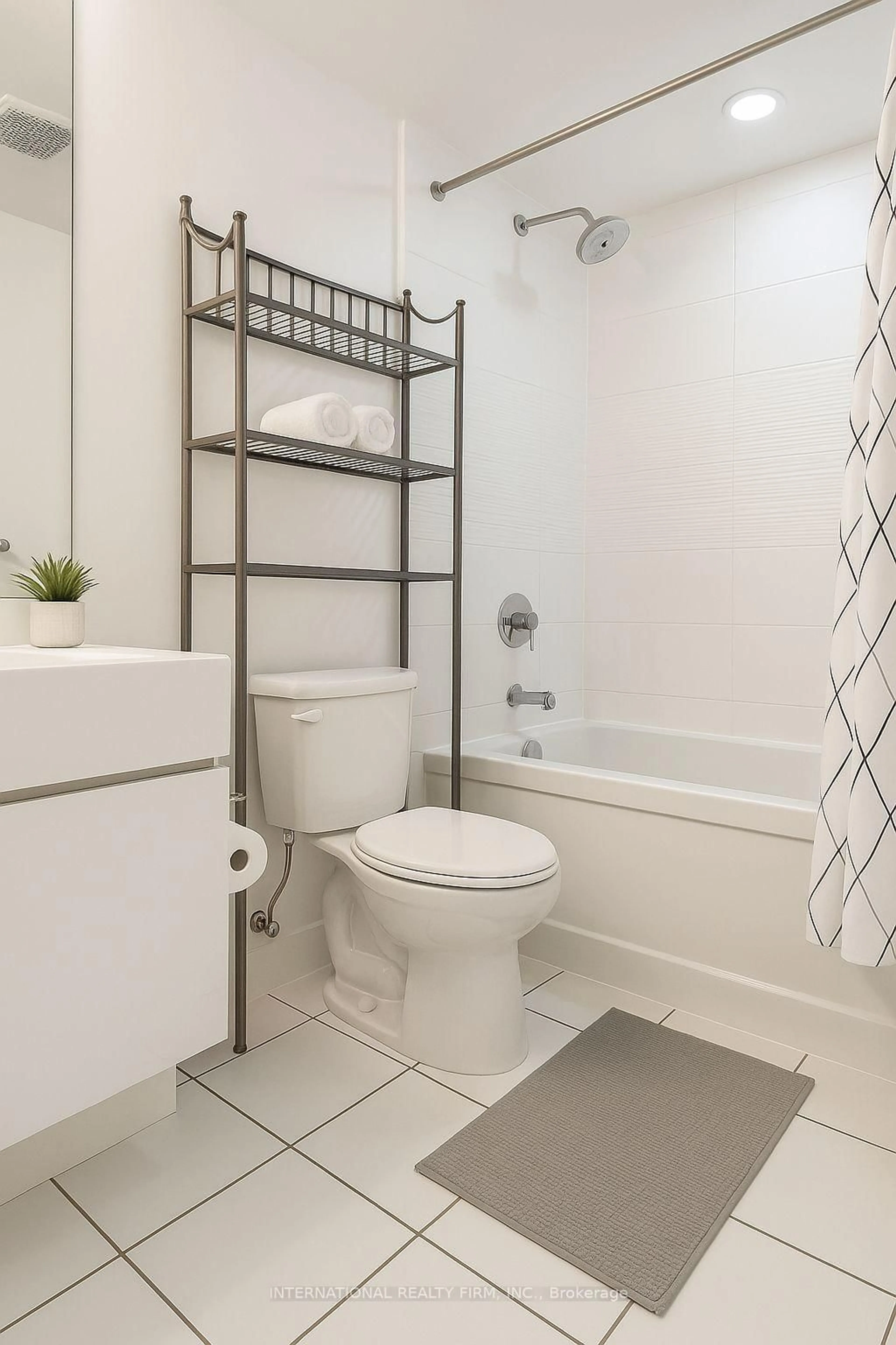 Standard bathroom, ceramic/tile floor for 151 Dan Leckie Way, Toronto Ontario M5V 4B2