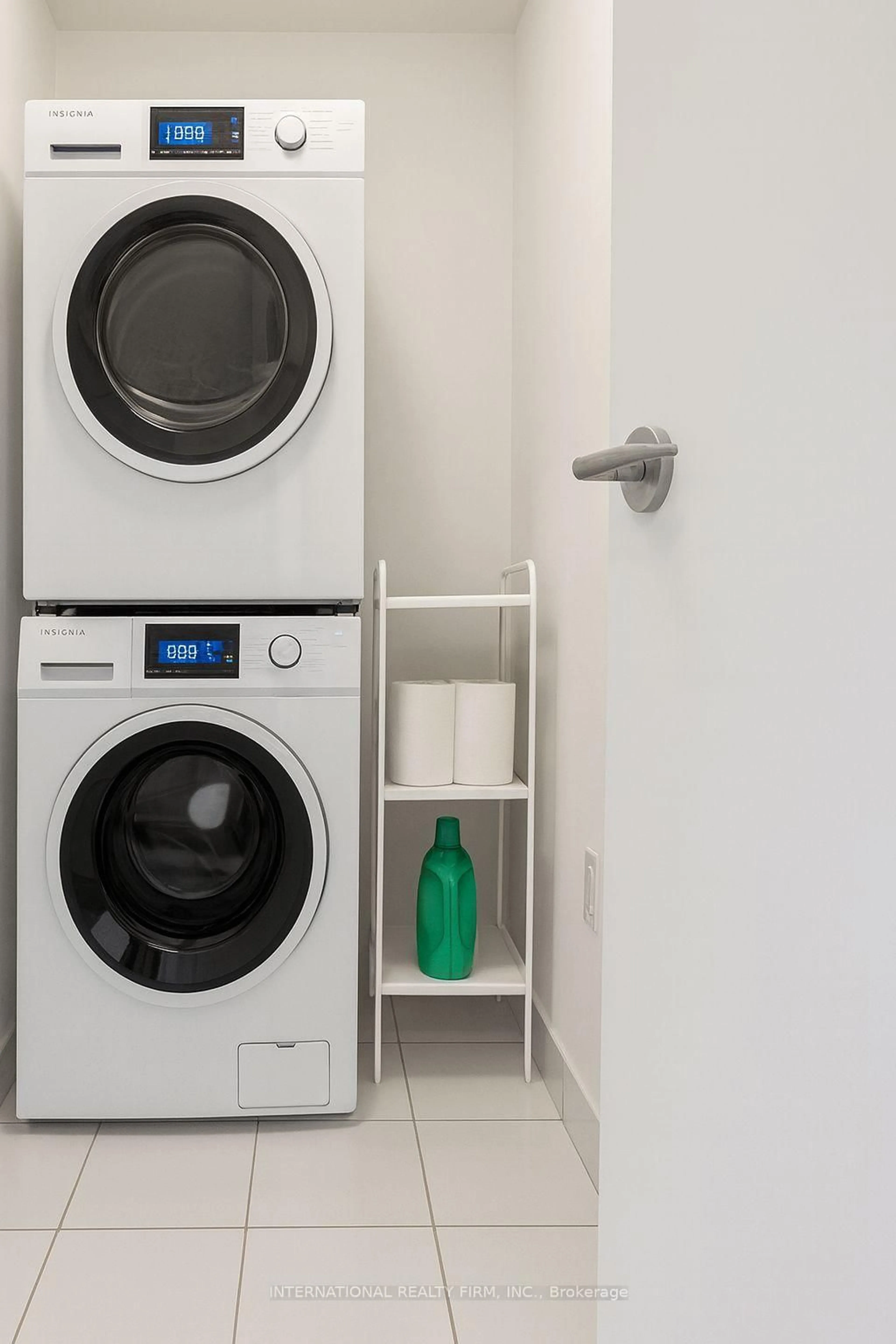 Laundry room for 151 Dan Leckie Way, Toronto Ontario M5V 4B2