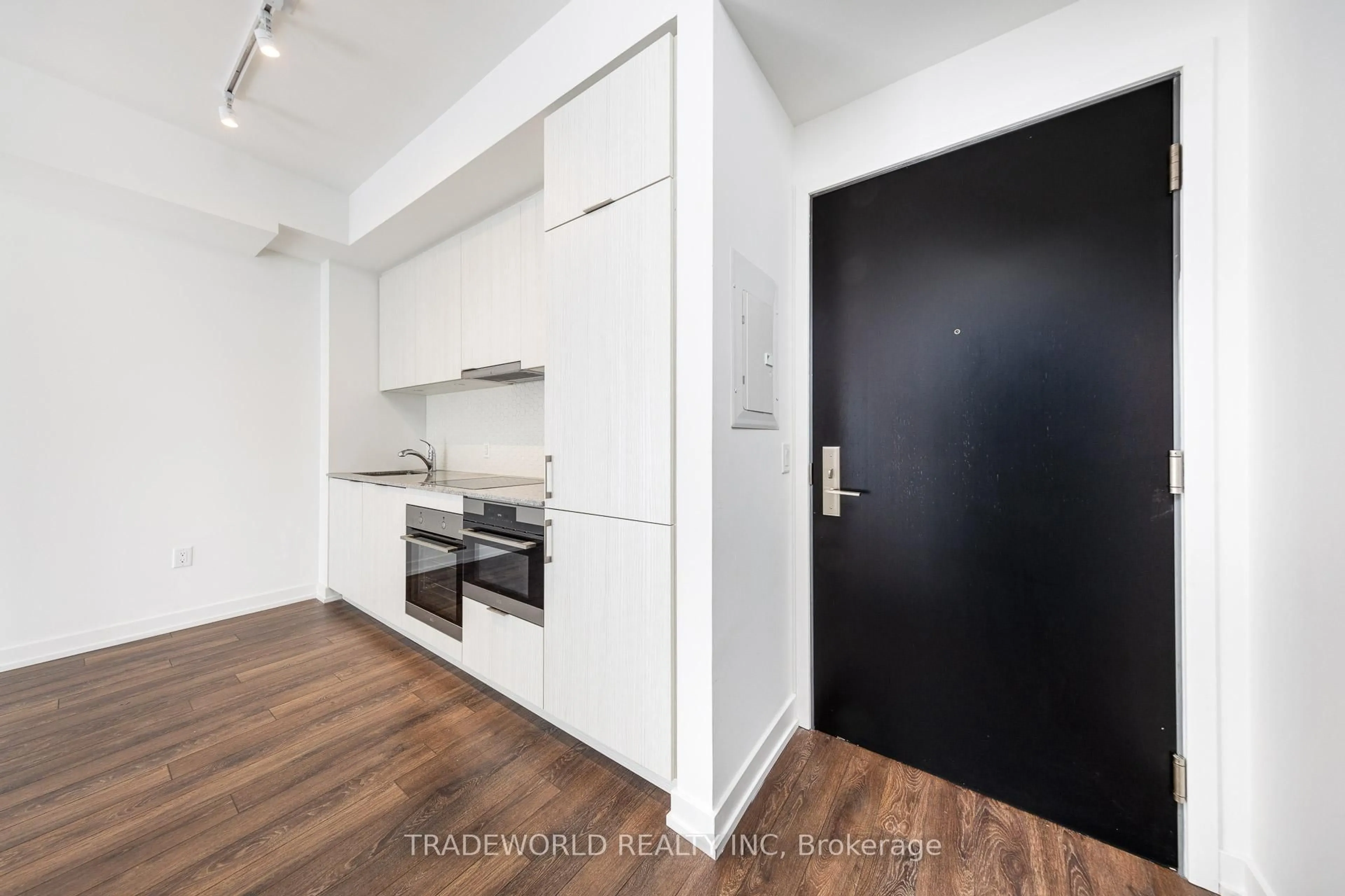 Standard kitchen, unknown for 158 Front St #2015, Toronto Ontario M5A 0K9