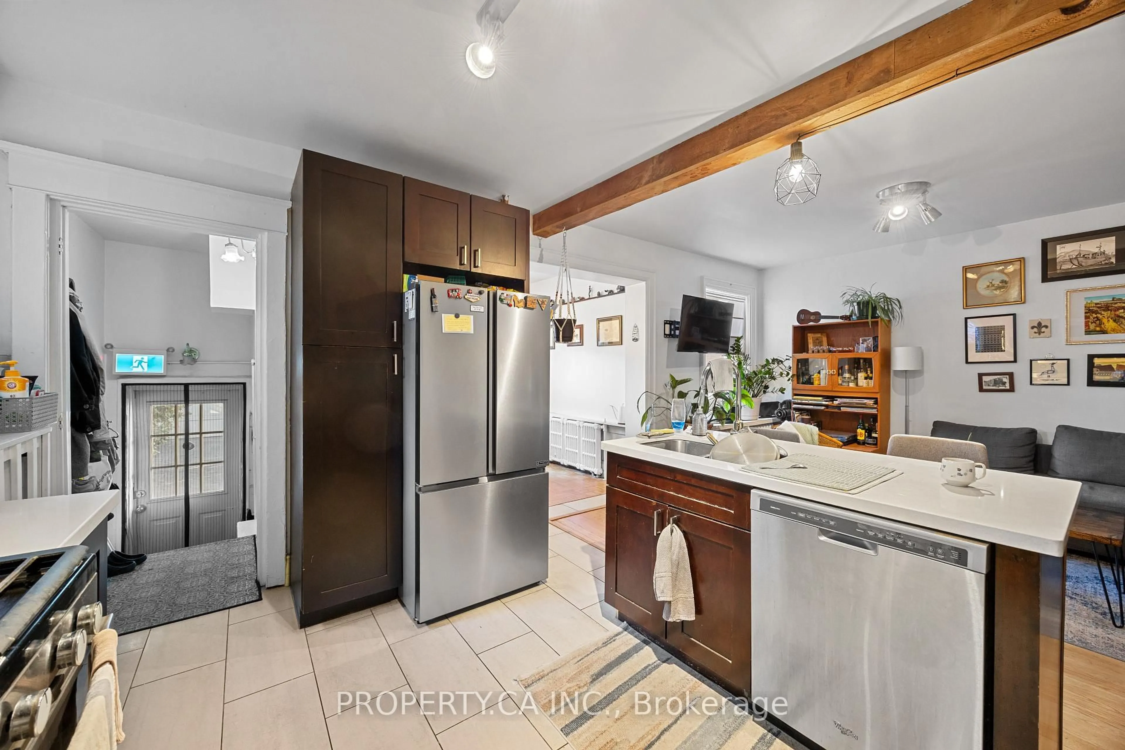 Unknown for 396 Roxton Rd, Toronto Ontario M6G 3R2