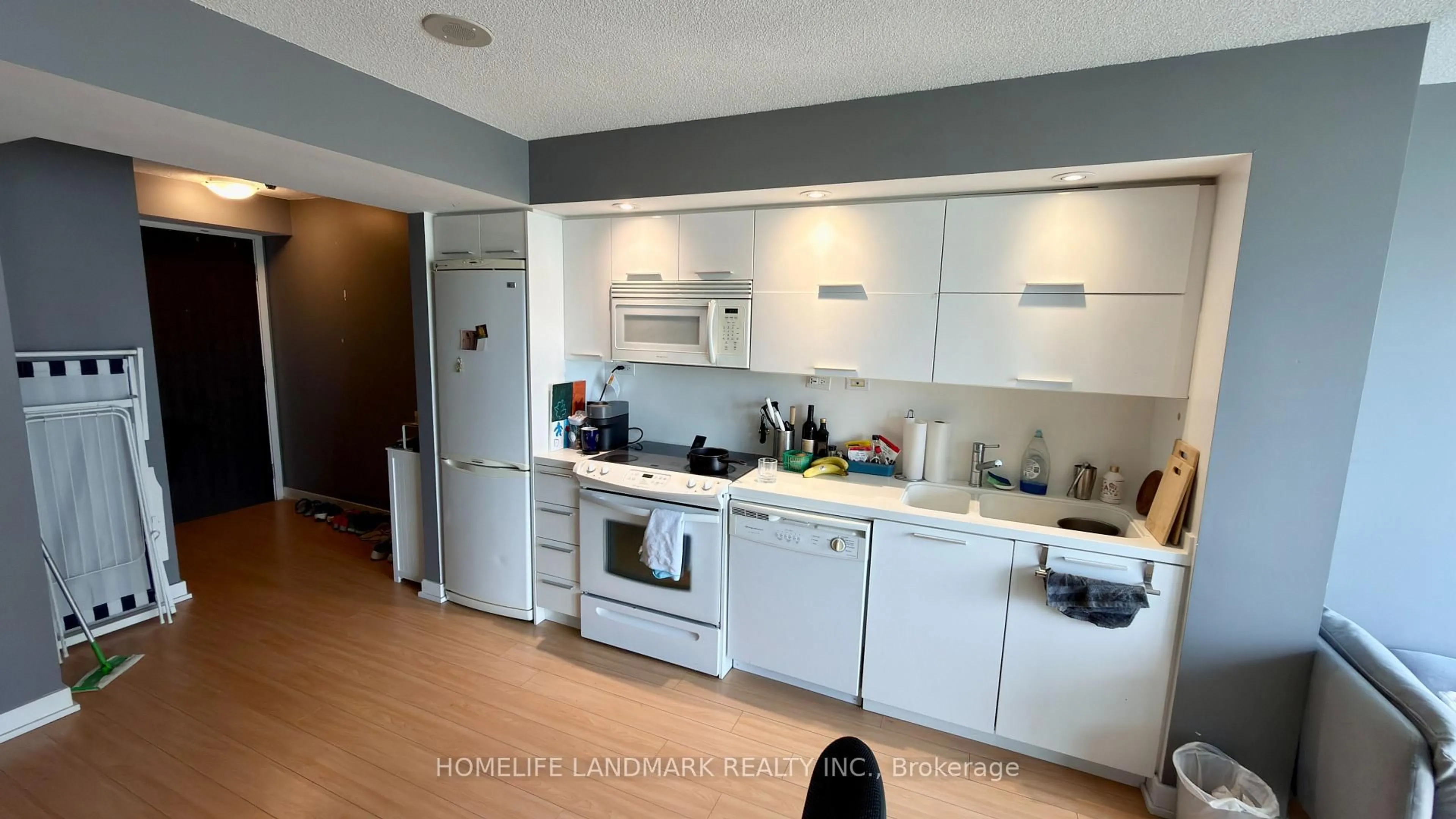 Unknown for 25 Capreol Crt #1608, Toronto Ontario M5V 3Z7