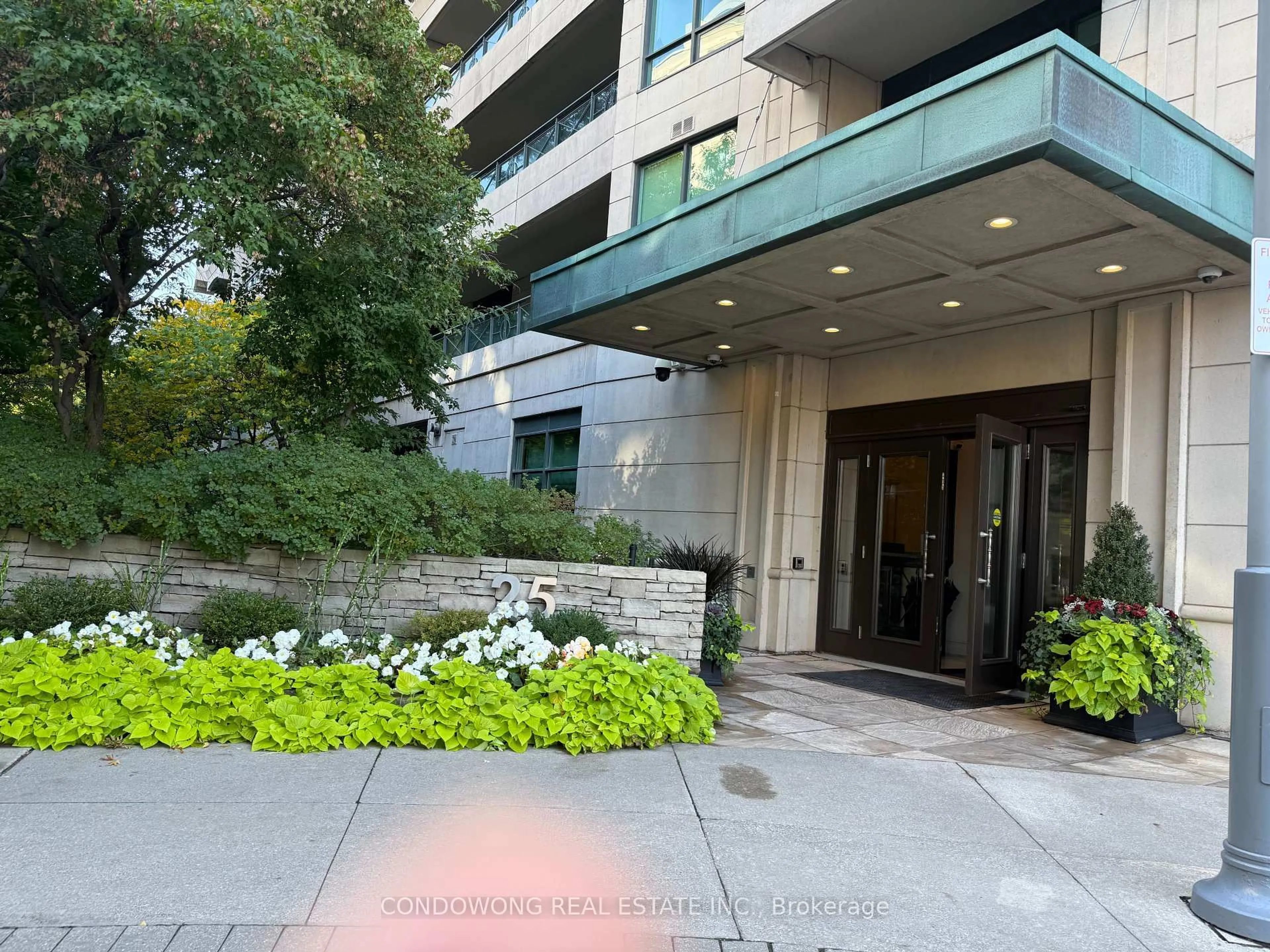Indoor foyer for 25 Scrivener Sq #908, Toronto Ontario M4W 3Y6