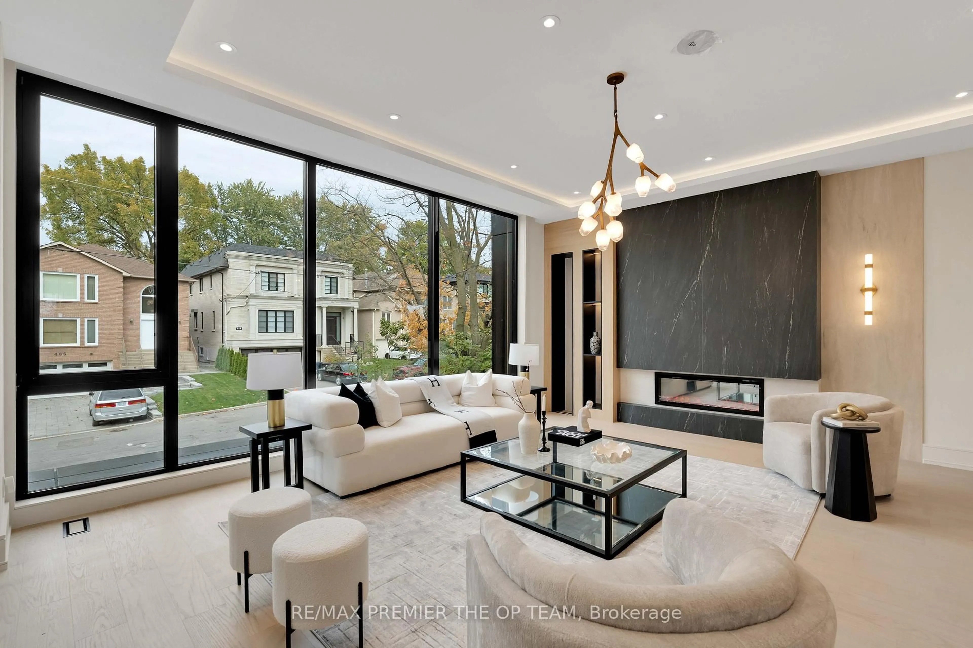 Living room with furniture, unknown for 487 Coldstream Ave, Toronto Ontario M5N 1Y6