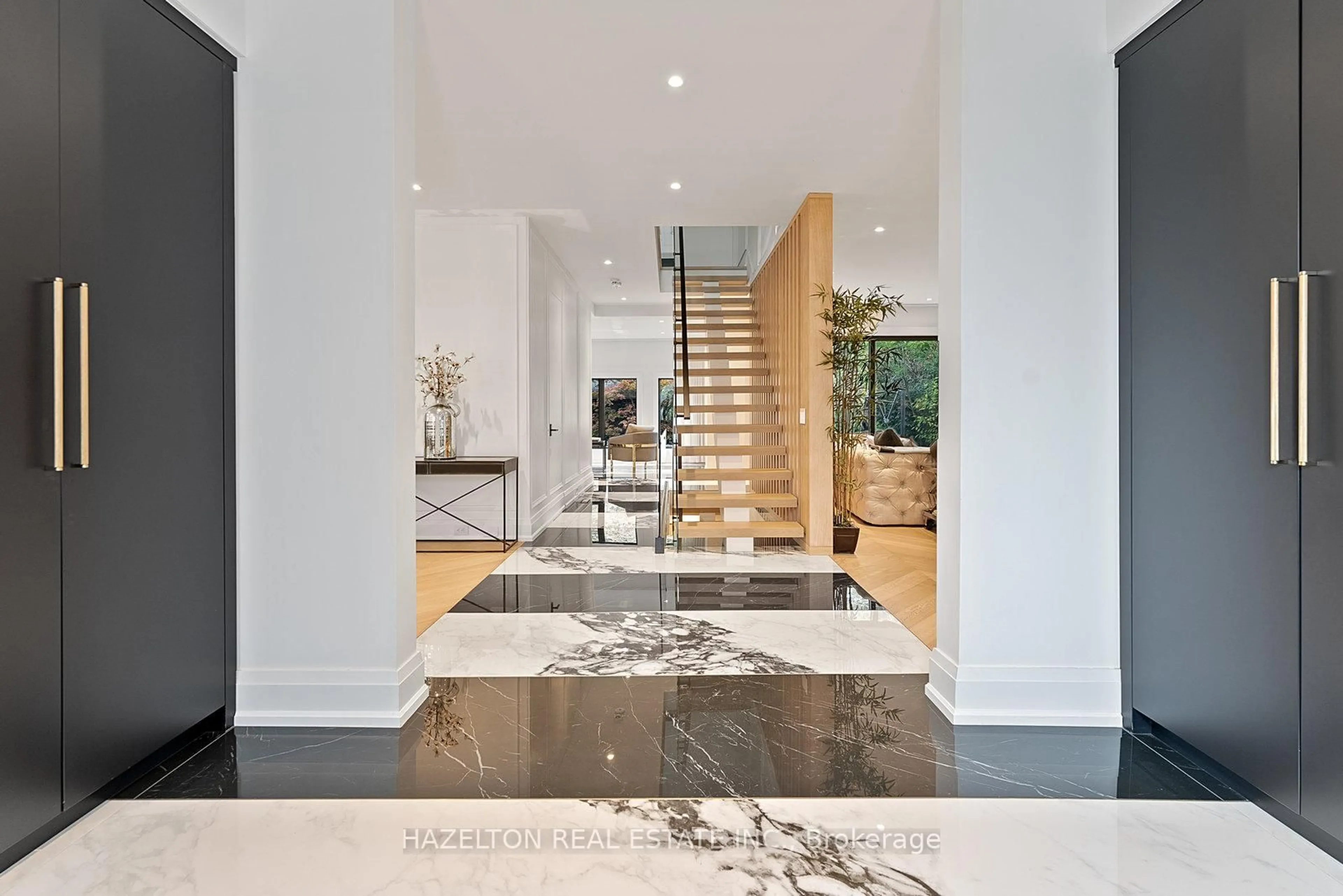 Indoor foyer for 62 Maple Ave, Toronto Ontario M4W 2T7