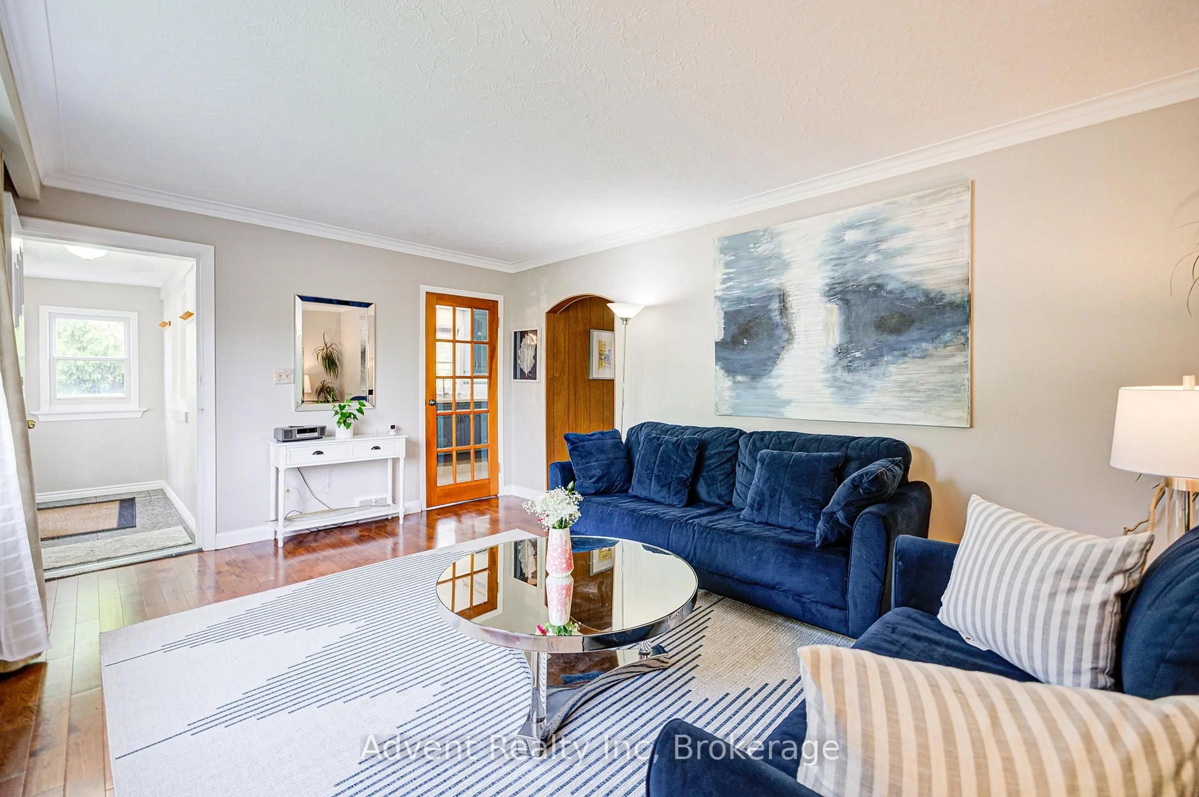 Living room with furniture, unknown for 223 Willowdale Ave, Toronto Ontario M2N 4Z4