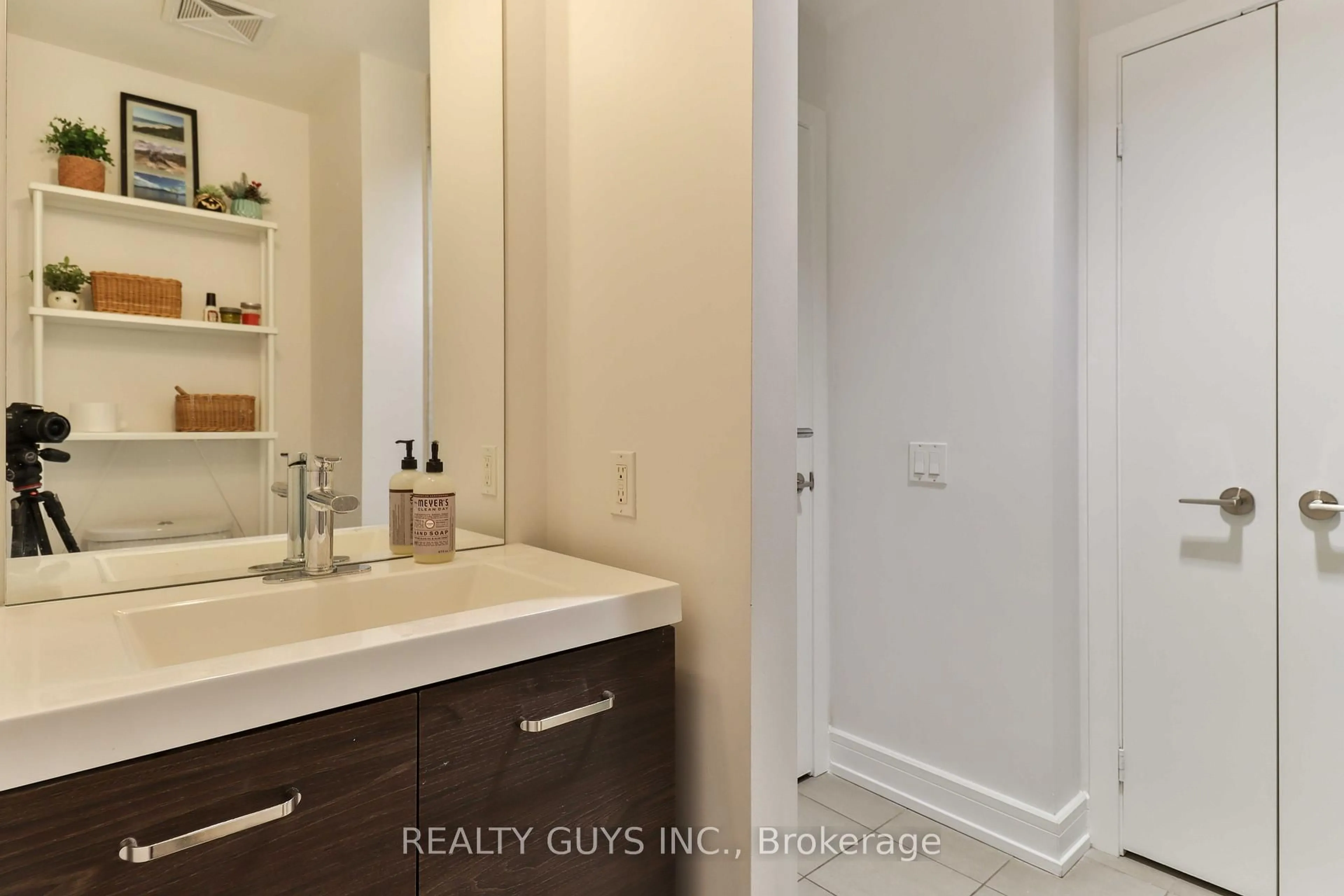 Unknown for 112 George St #631, Toronto Ontario M5A 4P8