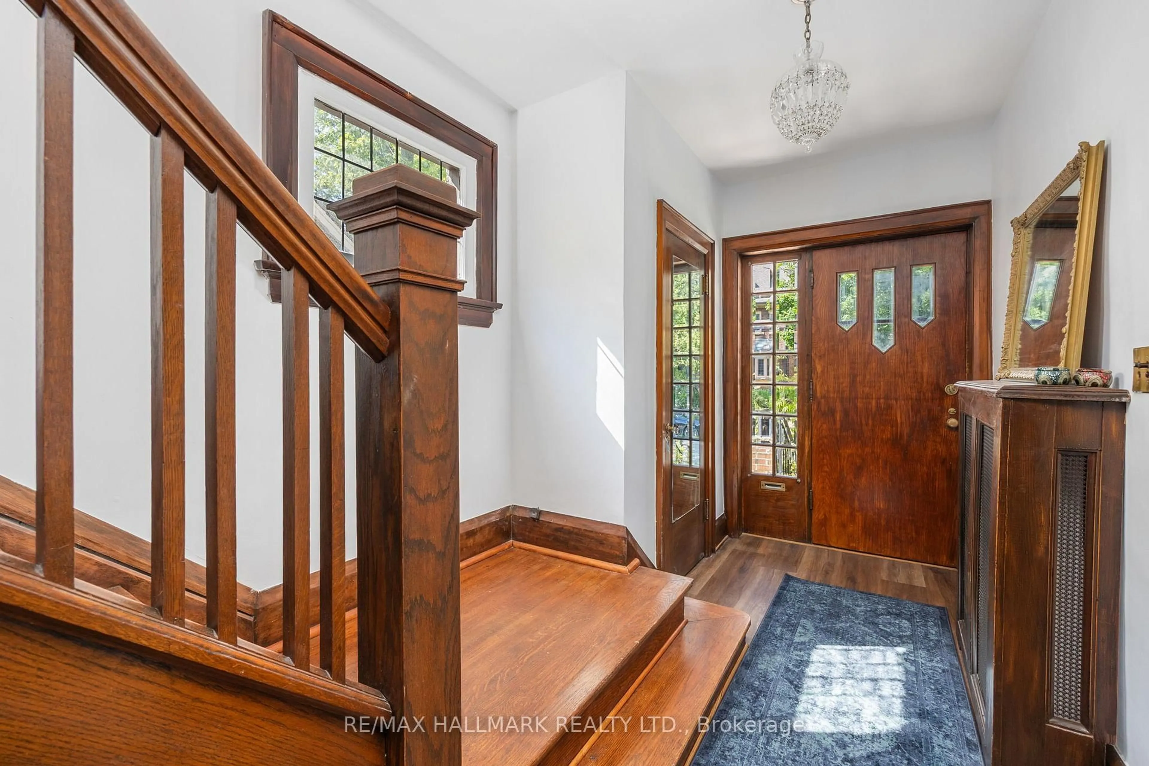 Indoor entryway for 33 Austin Terr, Toronto Ontario M5R 1Y2