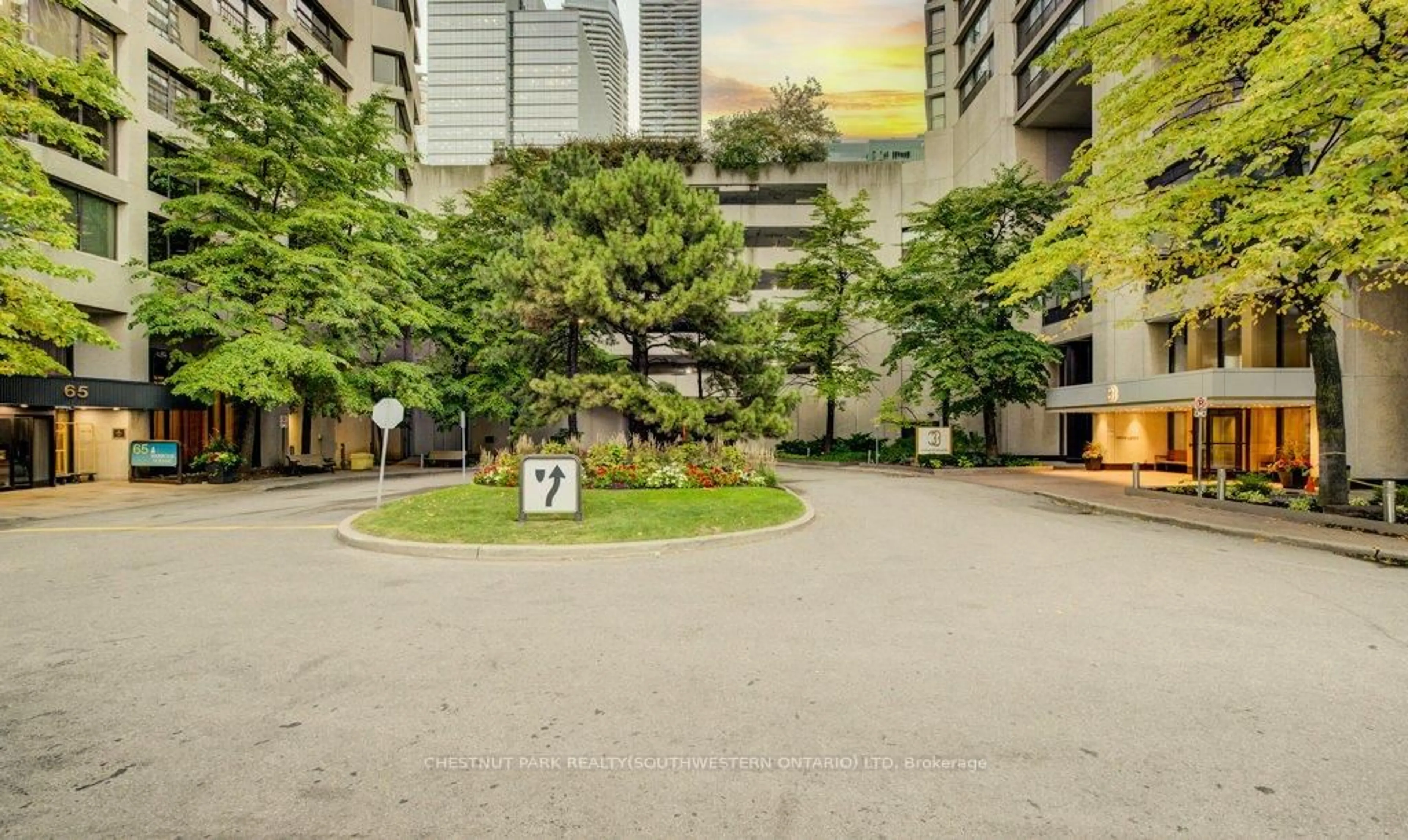 Patio, unknown for 33 Harbour Sq #2409, Toronto Ontario M5J 2G2