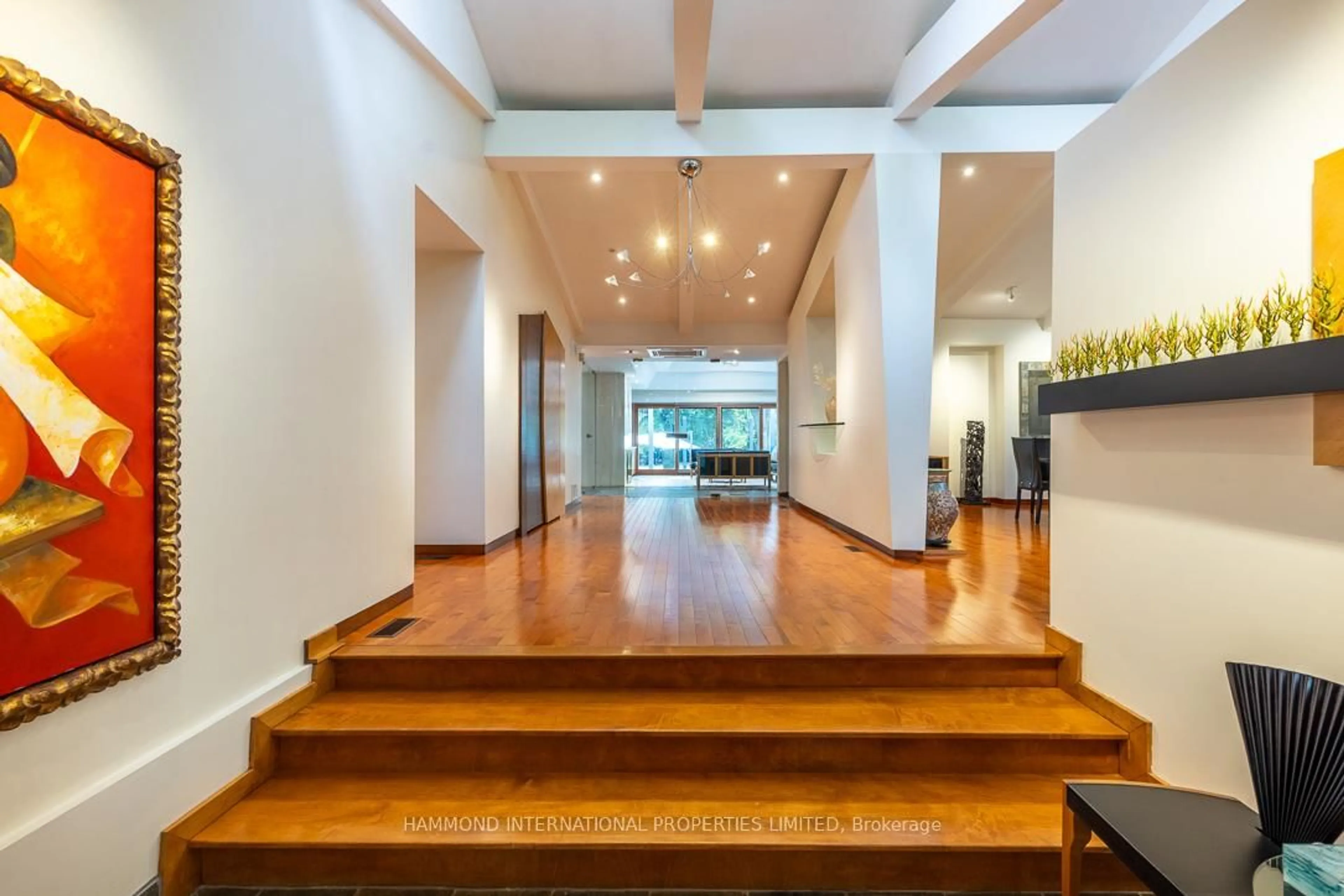 Indoor foyer for 3 Bluejay Pl, Toronto Ontario M3B 1V8