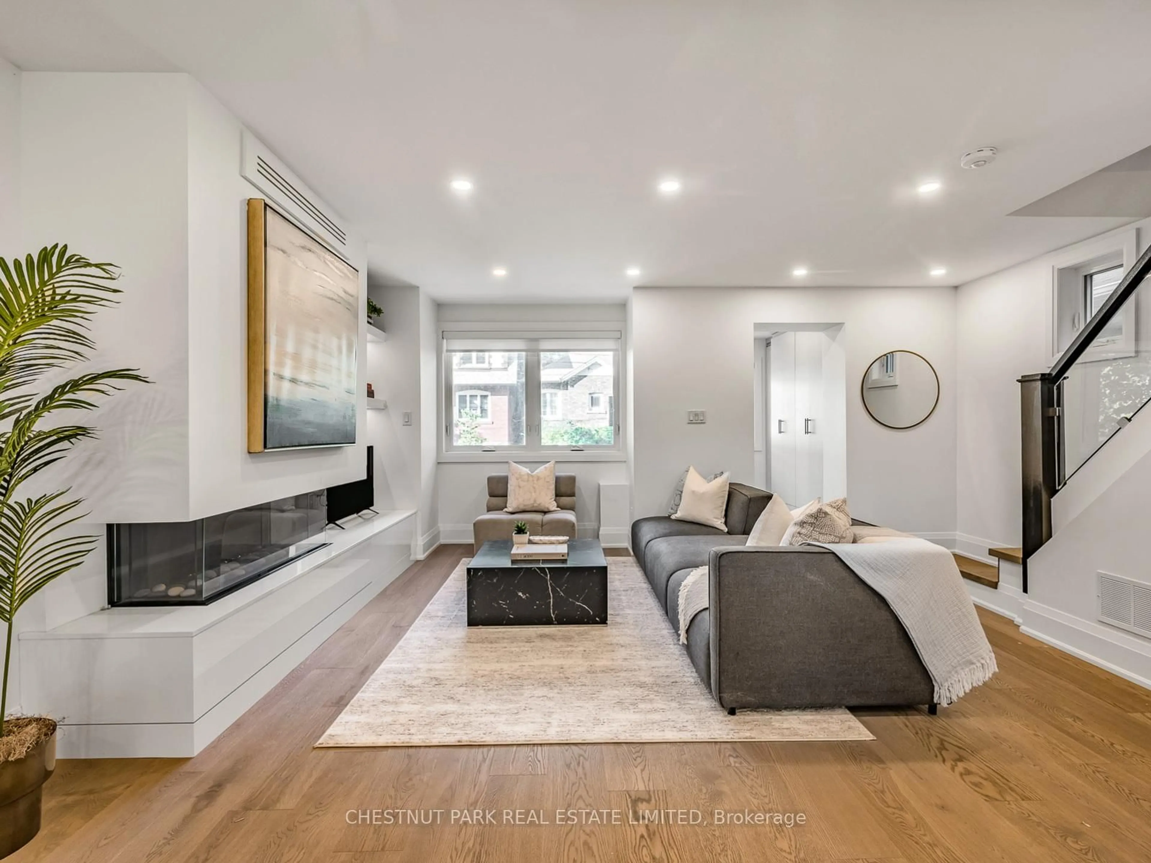 Living room with furniture, unknown for 629 Duplex Ave, Toronto Ontario M4R 1W1