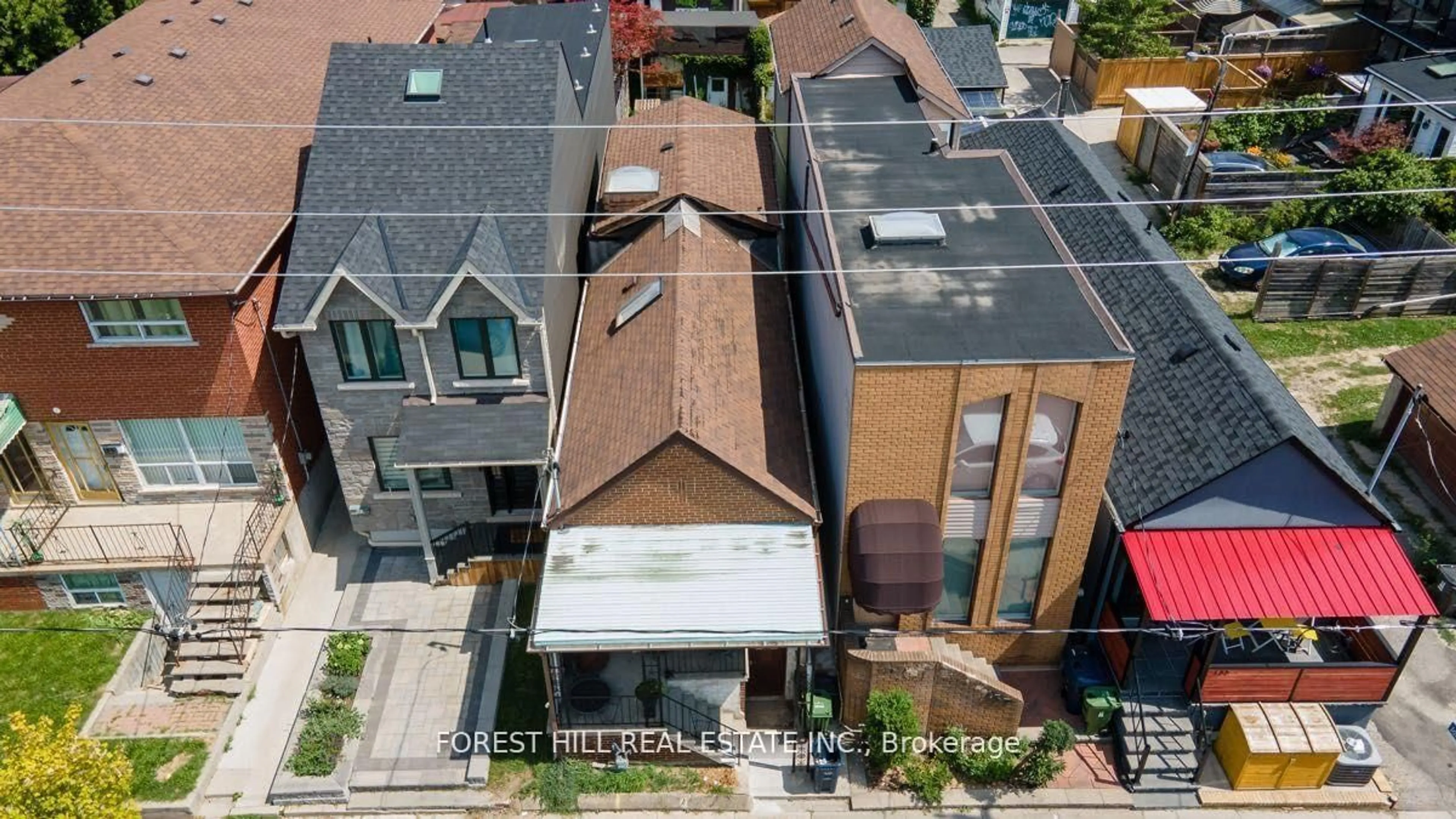 A pic from outside/outdoor area/front of a property/back of a property/a pic from drone, city buildings view from balcony for 139 Christie St, Toronto Ontario M6G 3B3