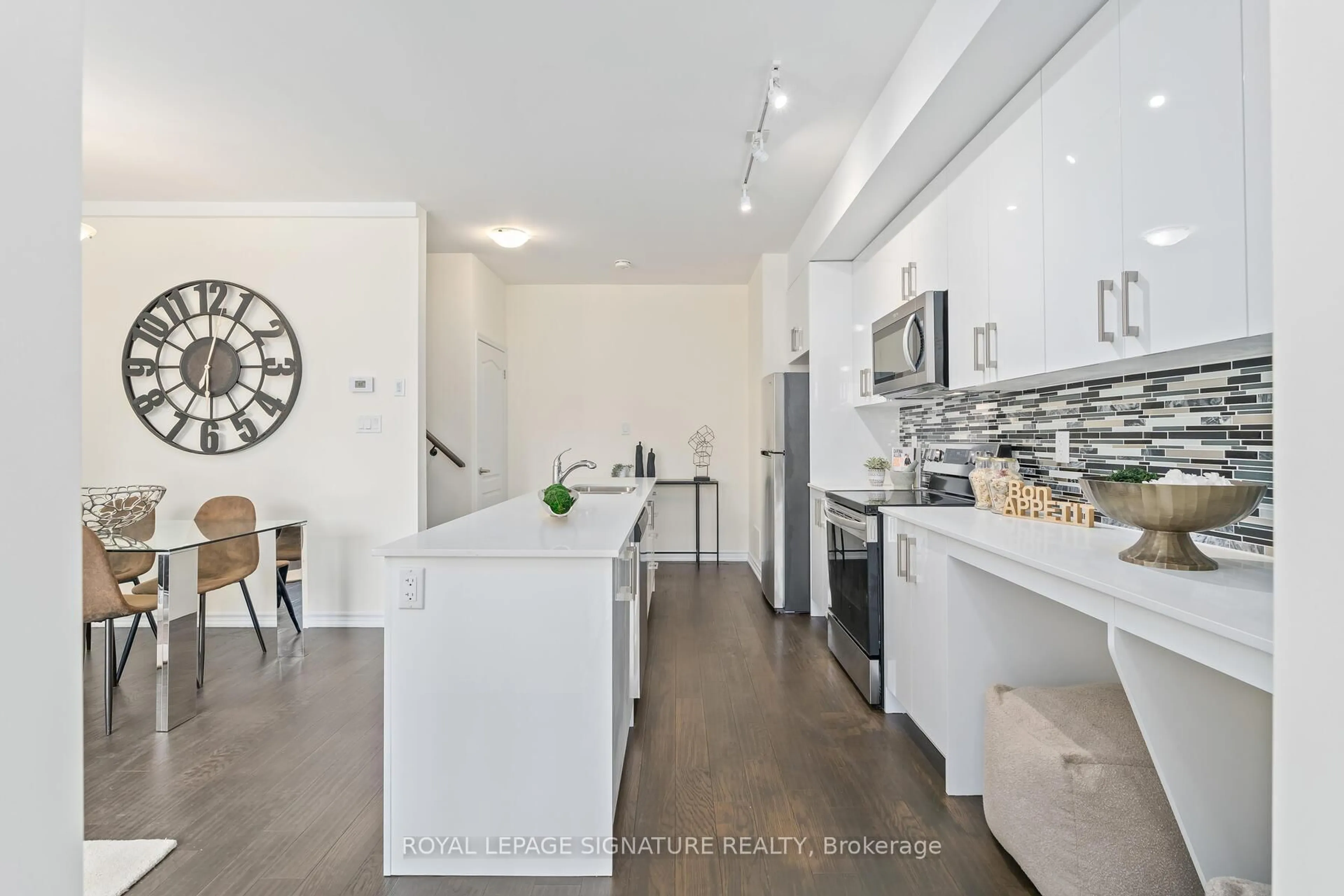 Open concept kitchen, ceramic/tile floor for 1972R Victoria Park Ave #30, Toronto Ontario M1R 1V1
