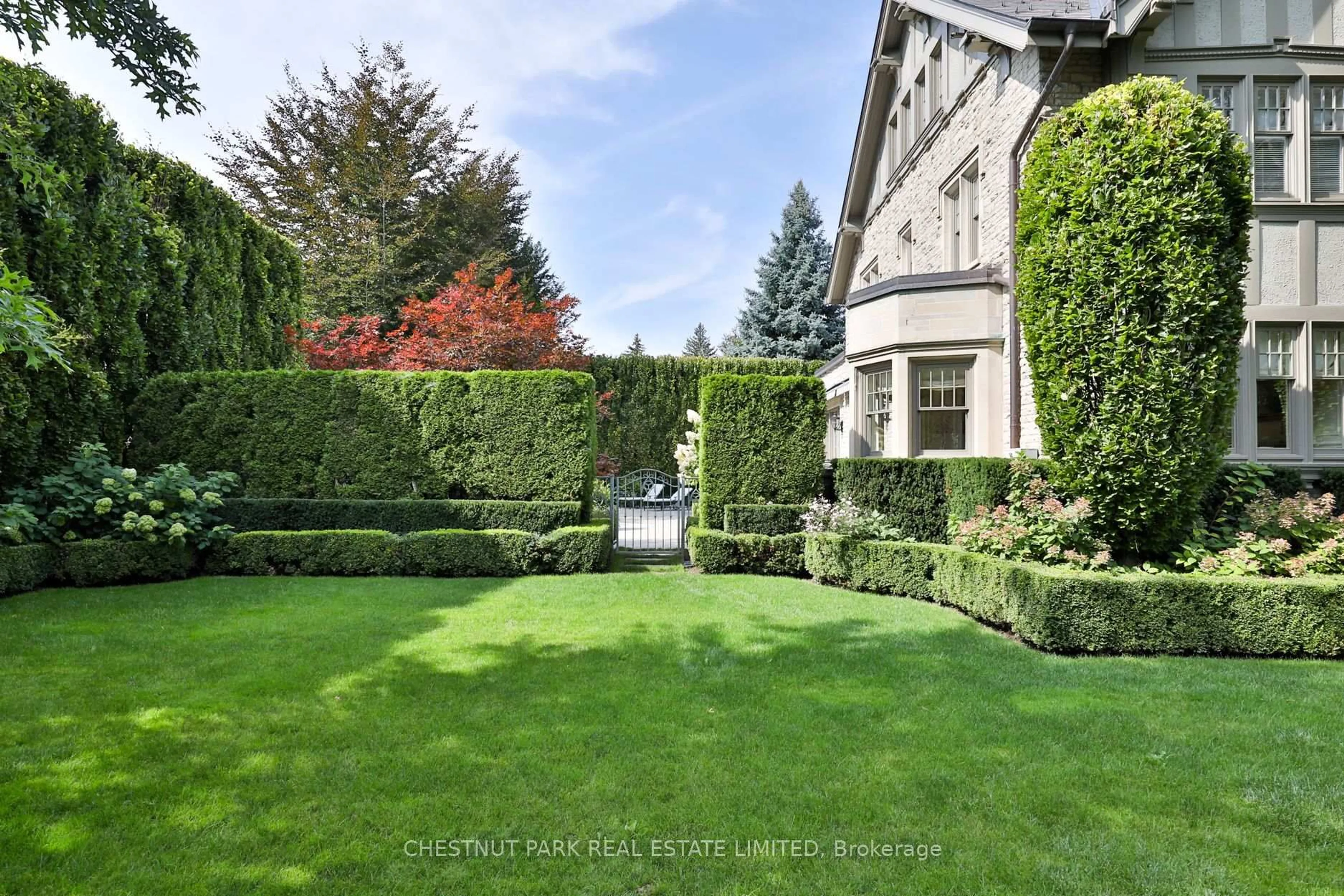 Patio, street for 170 Roxborough Dr, Toronto Ontario M4W 1X8