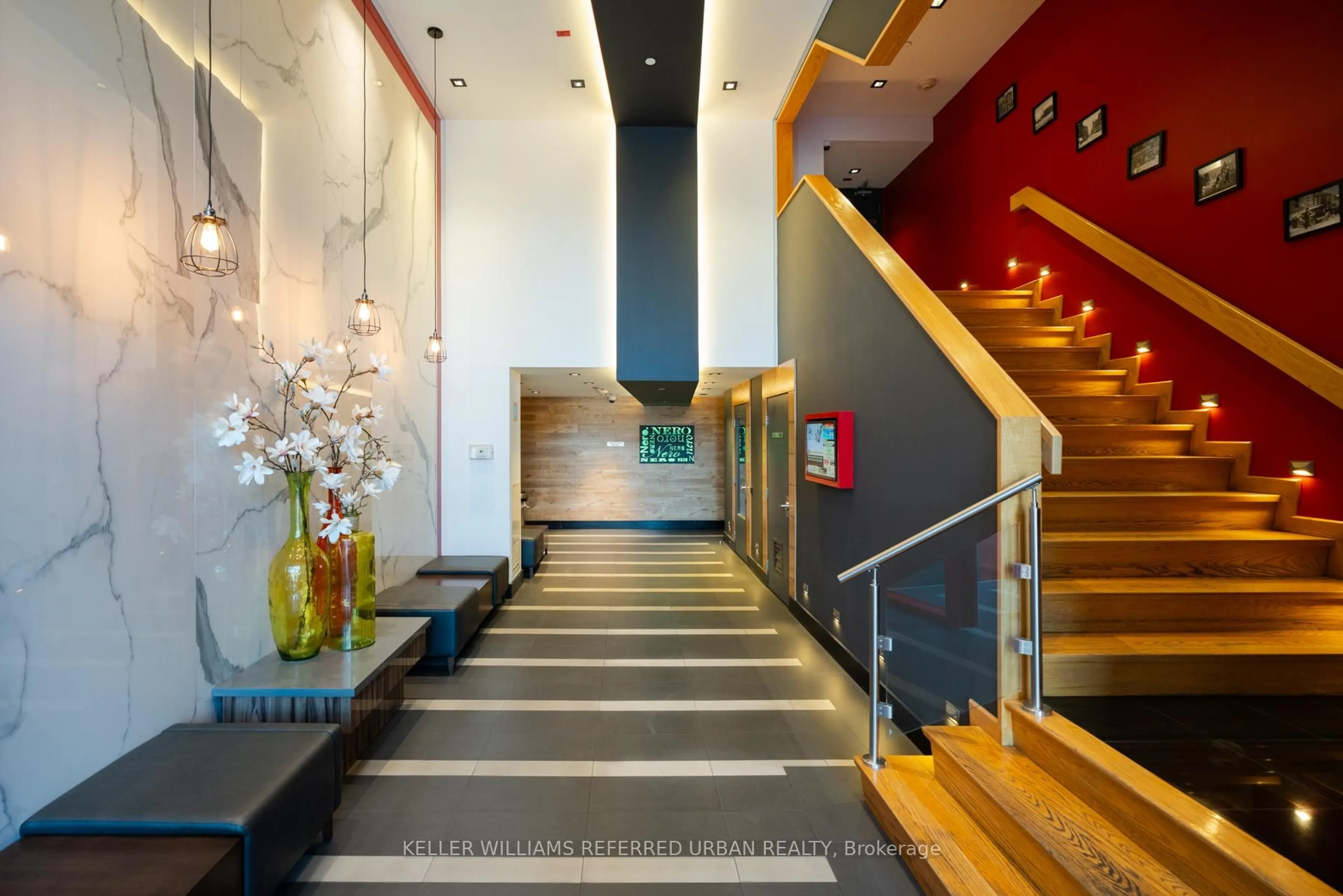 Indoor foyer for 205 Manning Ave #405, Toronto Ontario M6J 0E2