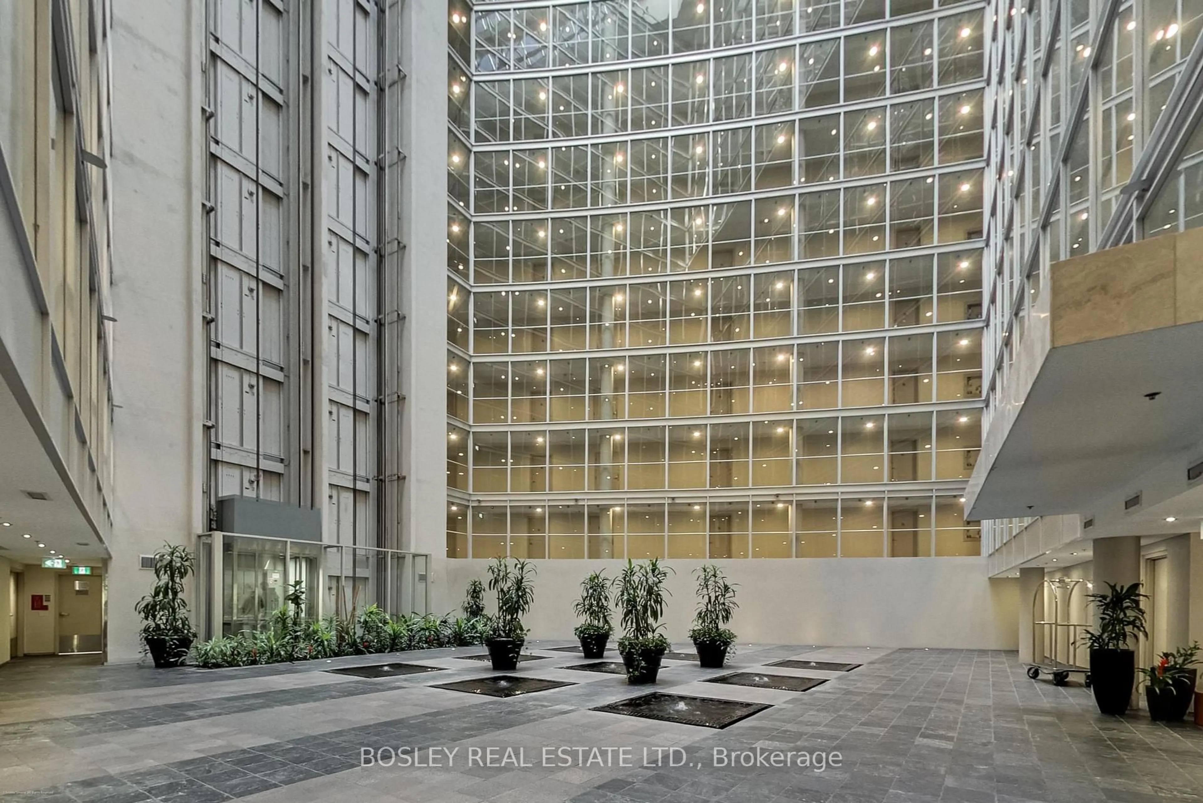 Indoor foyer for 650 Queens Quay #508, Toronto Ontario M5V 3N2