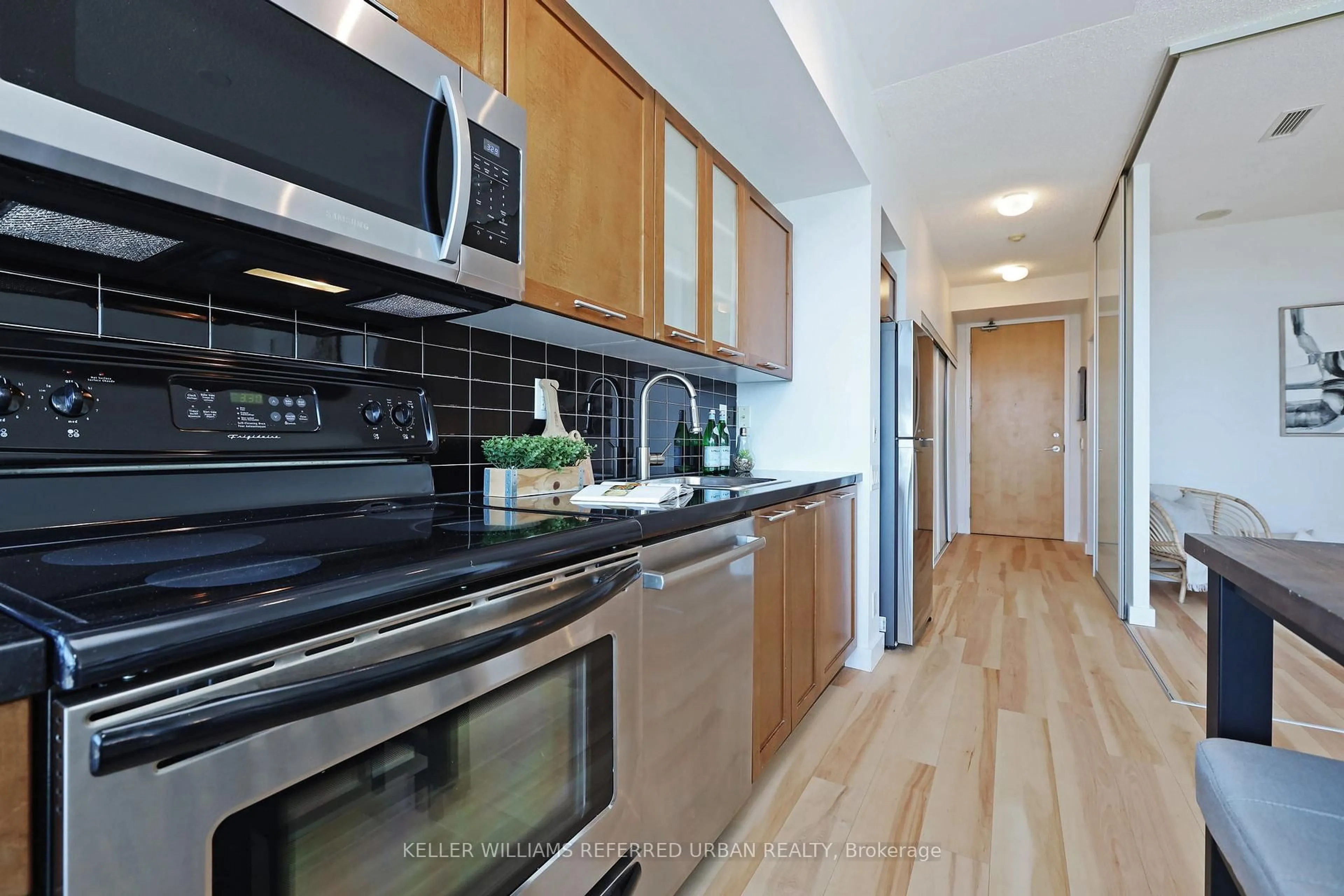 Standard kitchen, unknown for 33 Mill St #1801, Toronto Ontario M5A 3R3