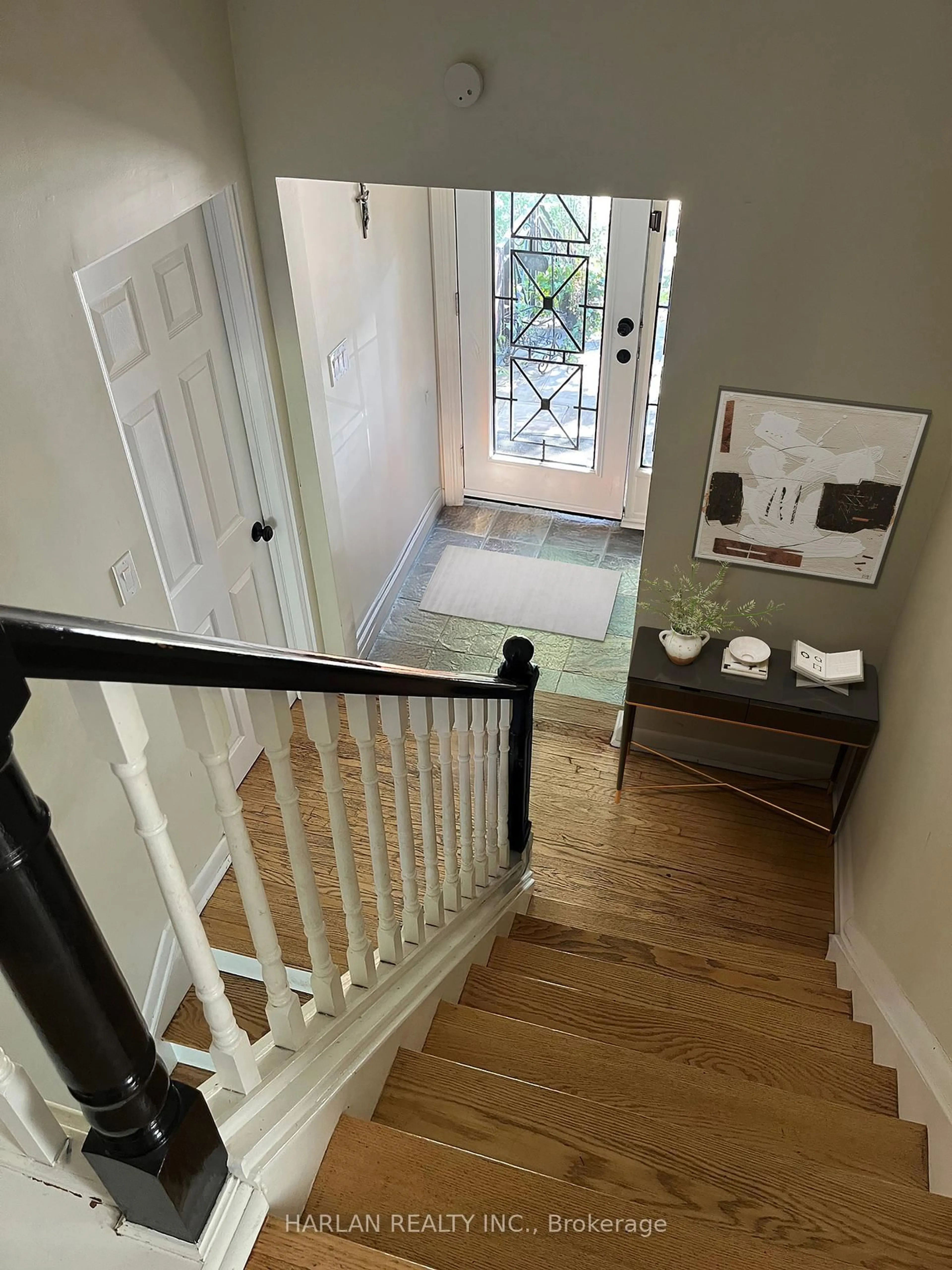 Indoor entryway for 152 Three Valleys Dr, Toronto Ontario M3A 3B9