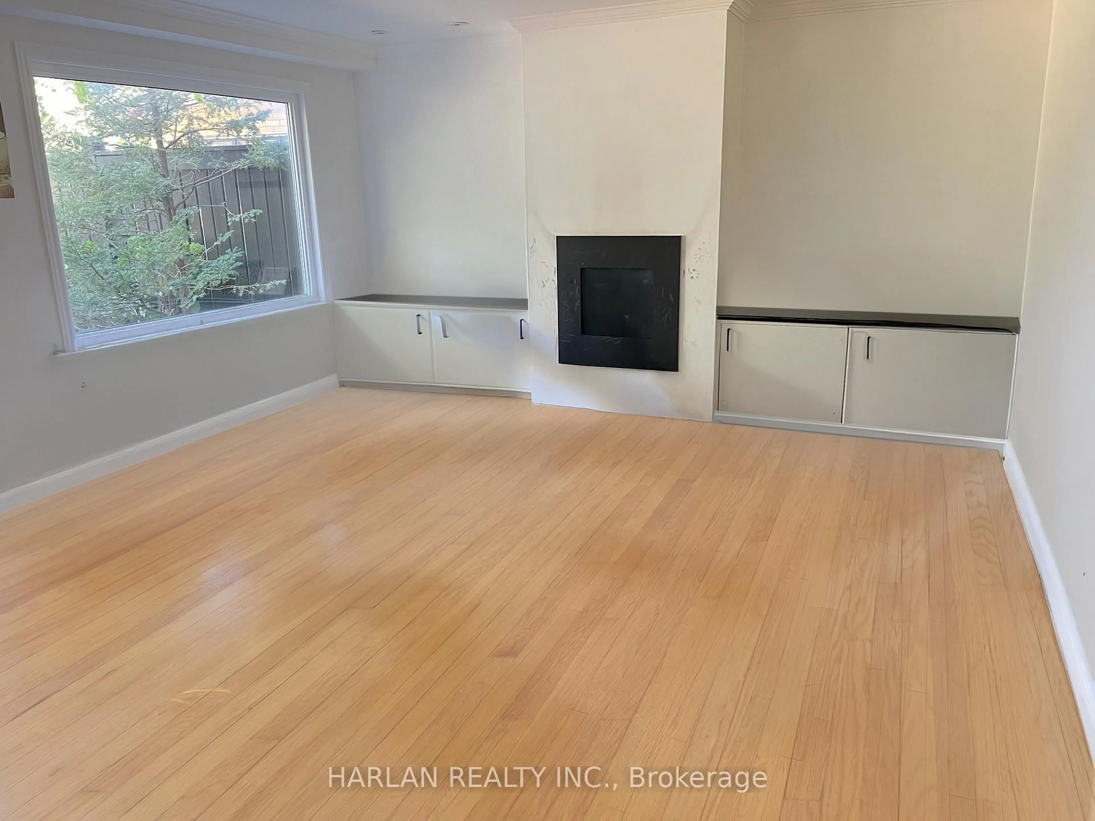 A pic of a room for 152 Three Valleys Dr, Toronto Ontario M3A 3B9