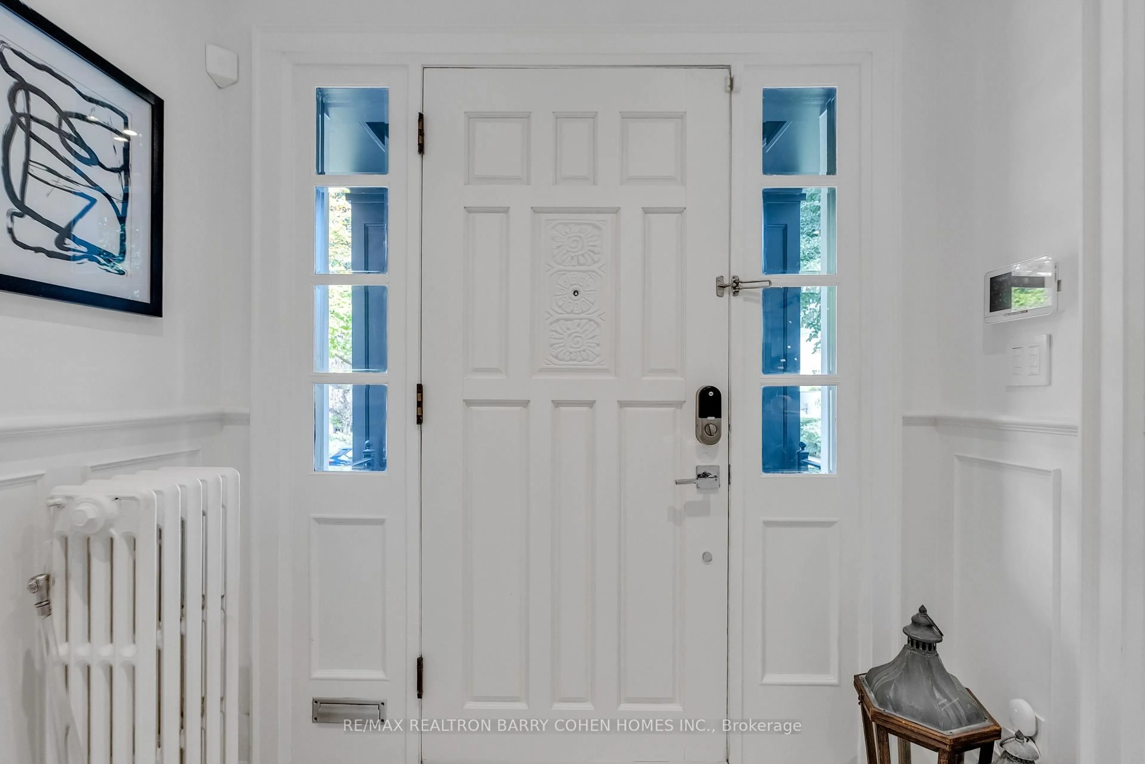 Indoor entryway for 18 Astley Ave, Toronto Ontario M4W 3B4