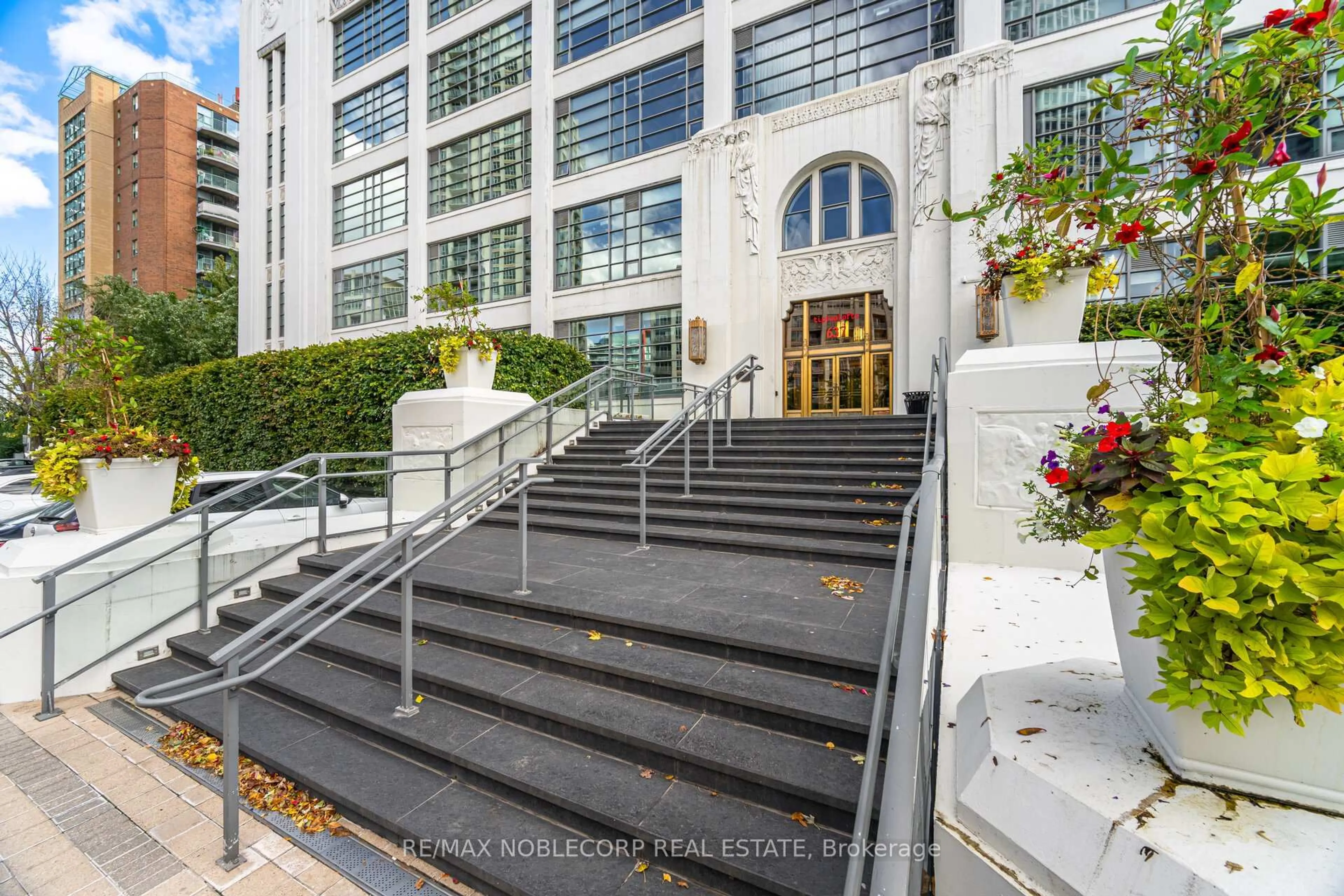 Indoor foyer for 637 Lake Shore Blvd #228, Toronto Ontario M5V 3J6