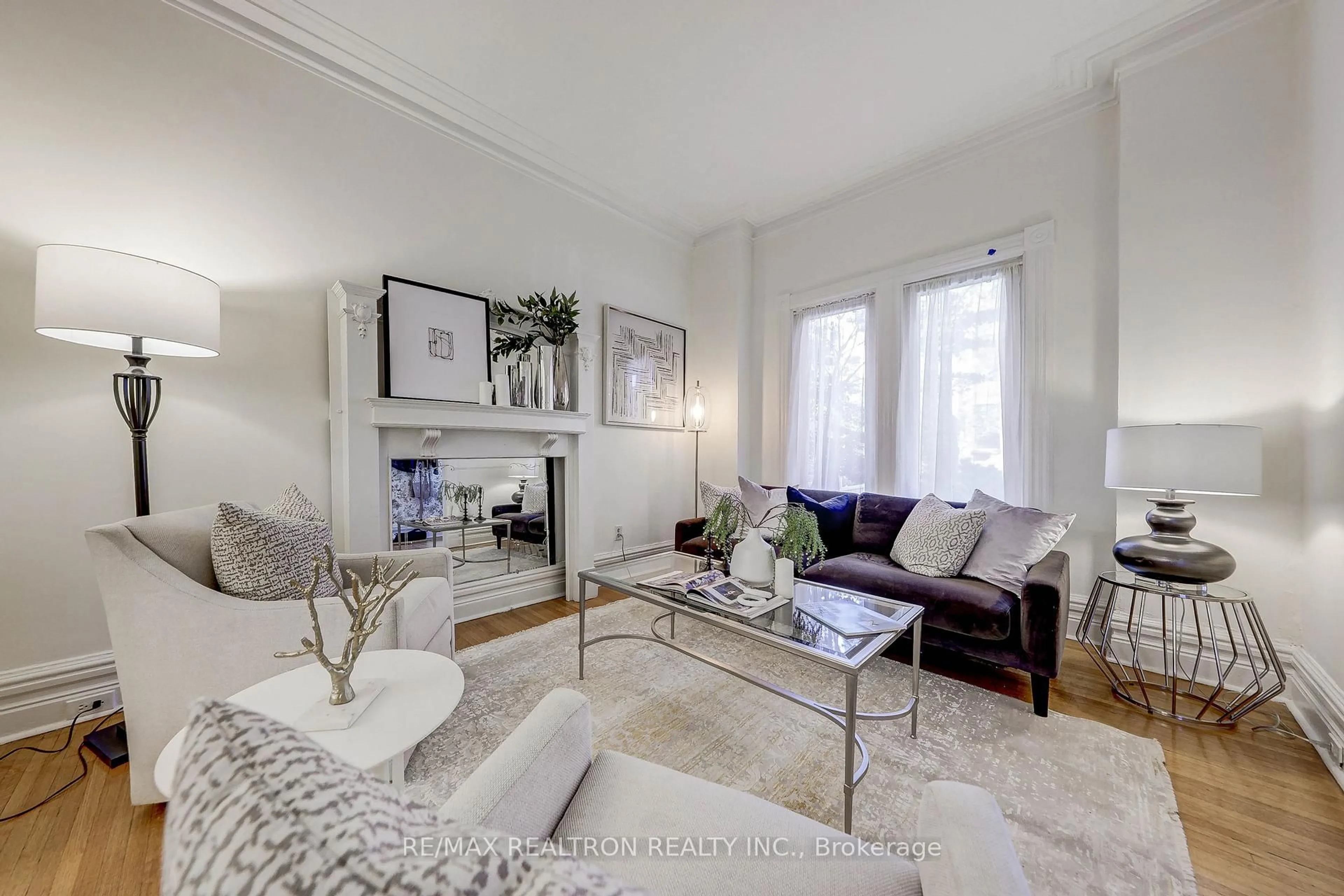 Living room with furniture, unknown for 146 Manning Ave, Toronto Ontario M6J 2K5