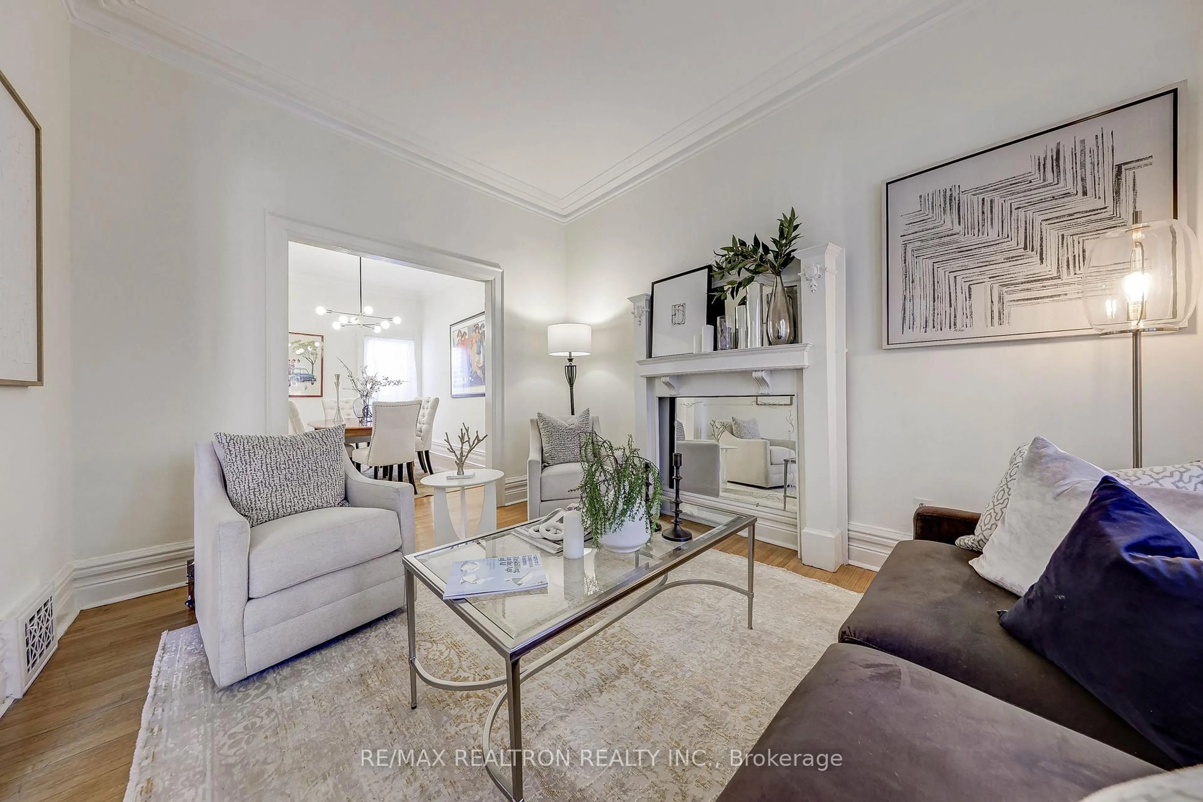 Living room with furniture, unknown for 146 Manning Ave, Toronto Ontario M6J 2K5