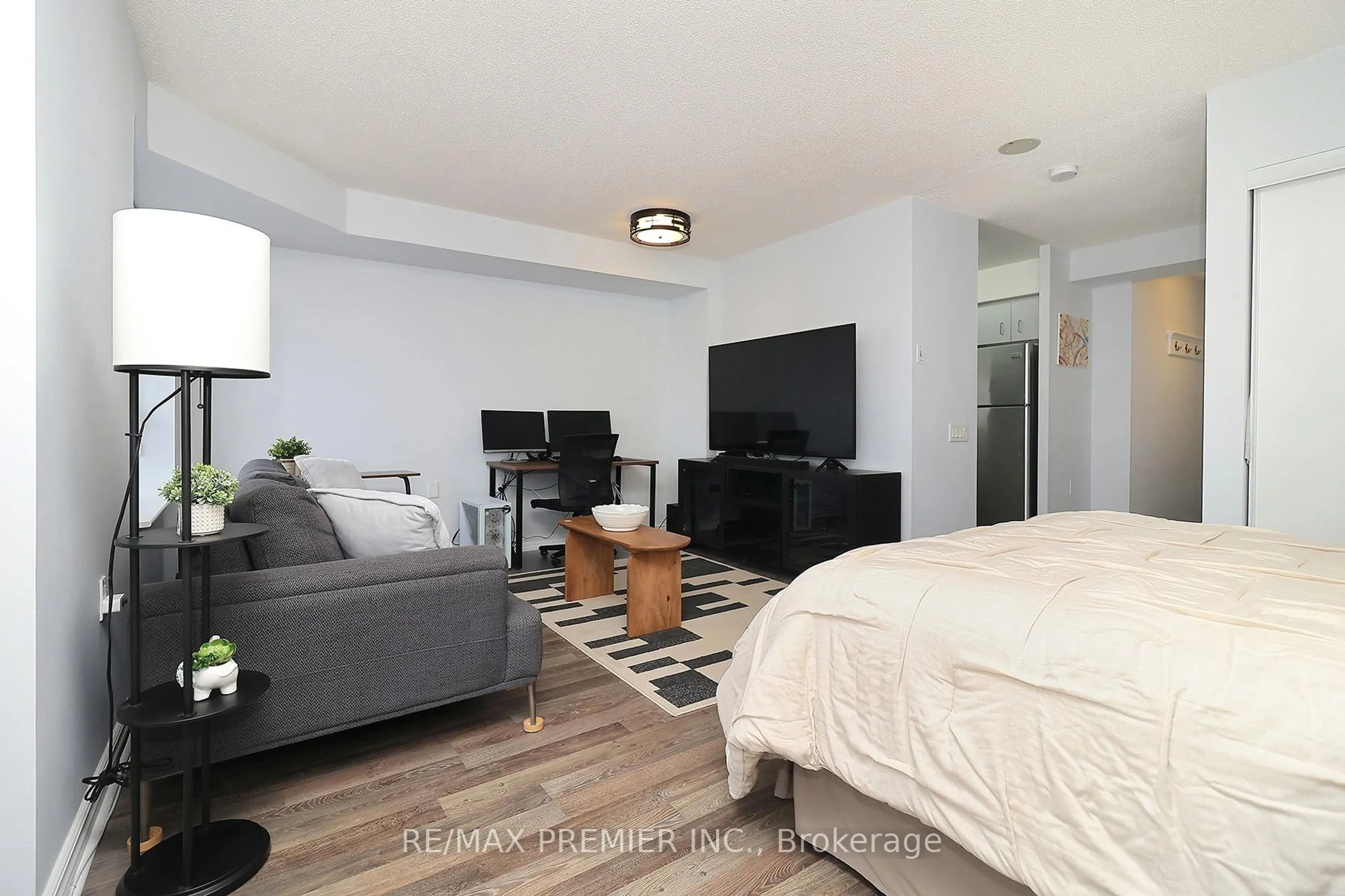 A pic of a room for 650 Lawrence Ave #721, Toronto Ontario M6A 3E8