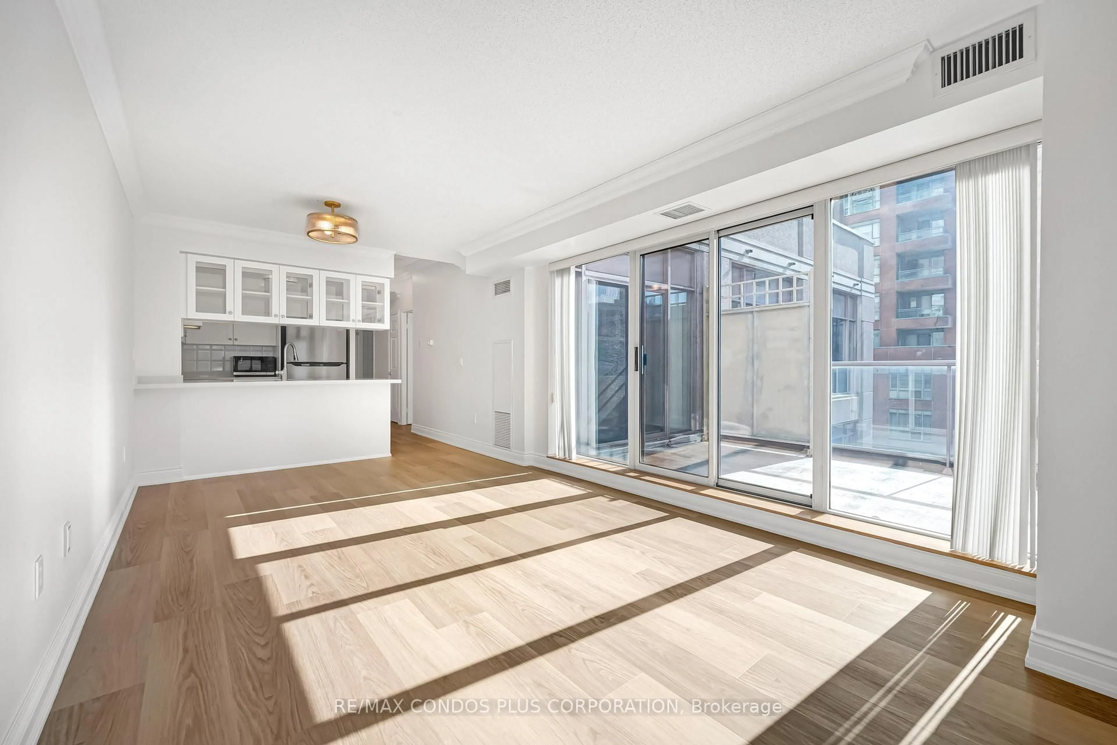 Open concept kitchen, unknown for 909 Bay St #903, Toronto Ontario M5S 3G2