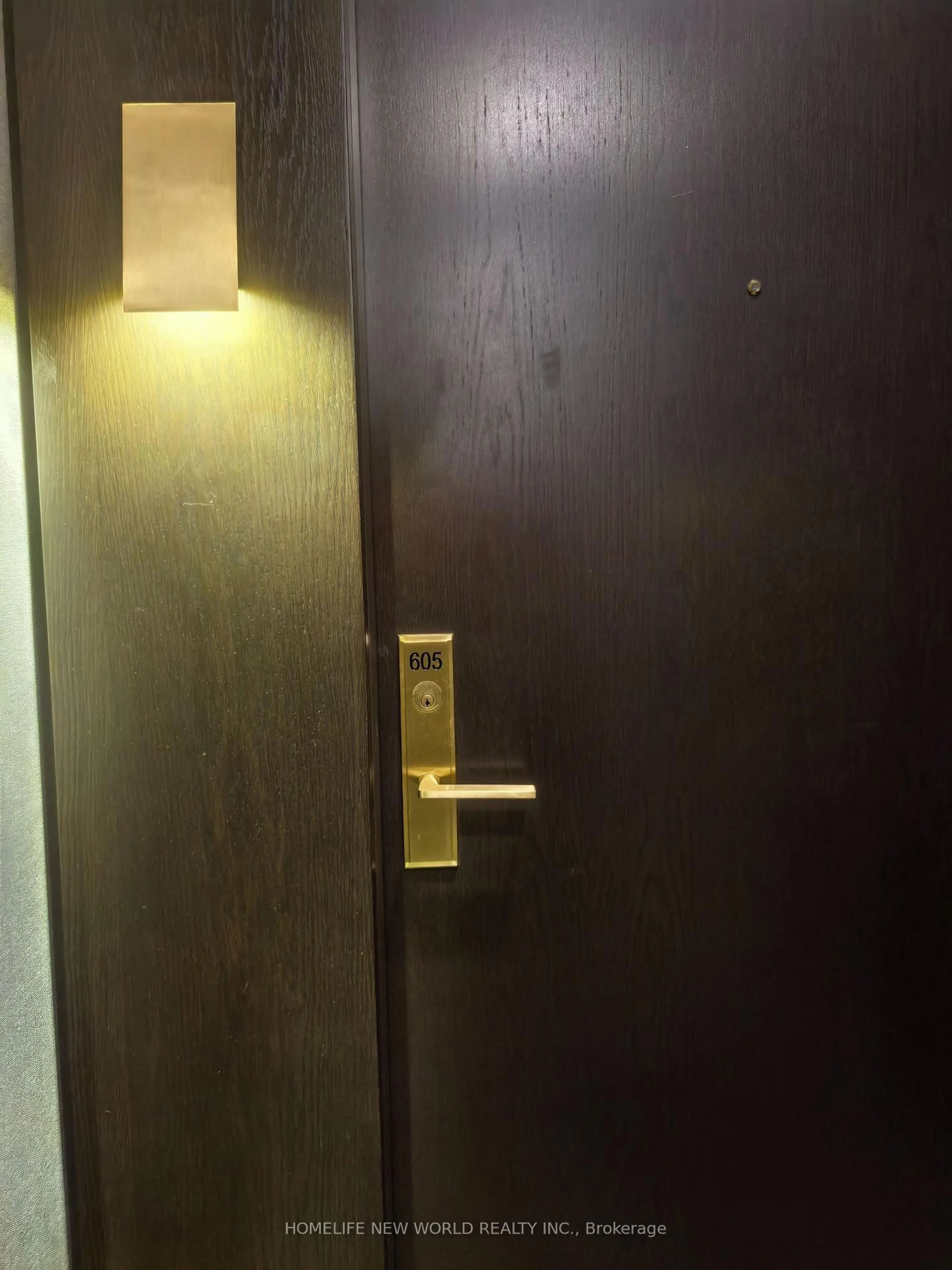 Indoor foyer for 330 Richmond St #605, Toronto Ontario M5V 0M4