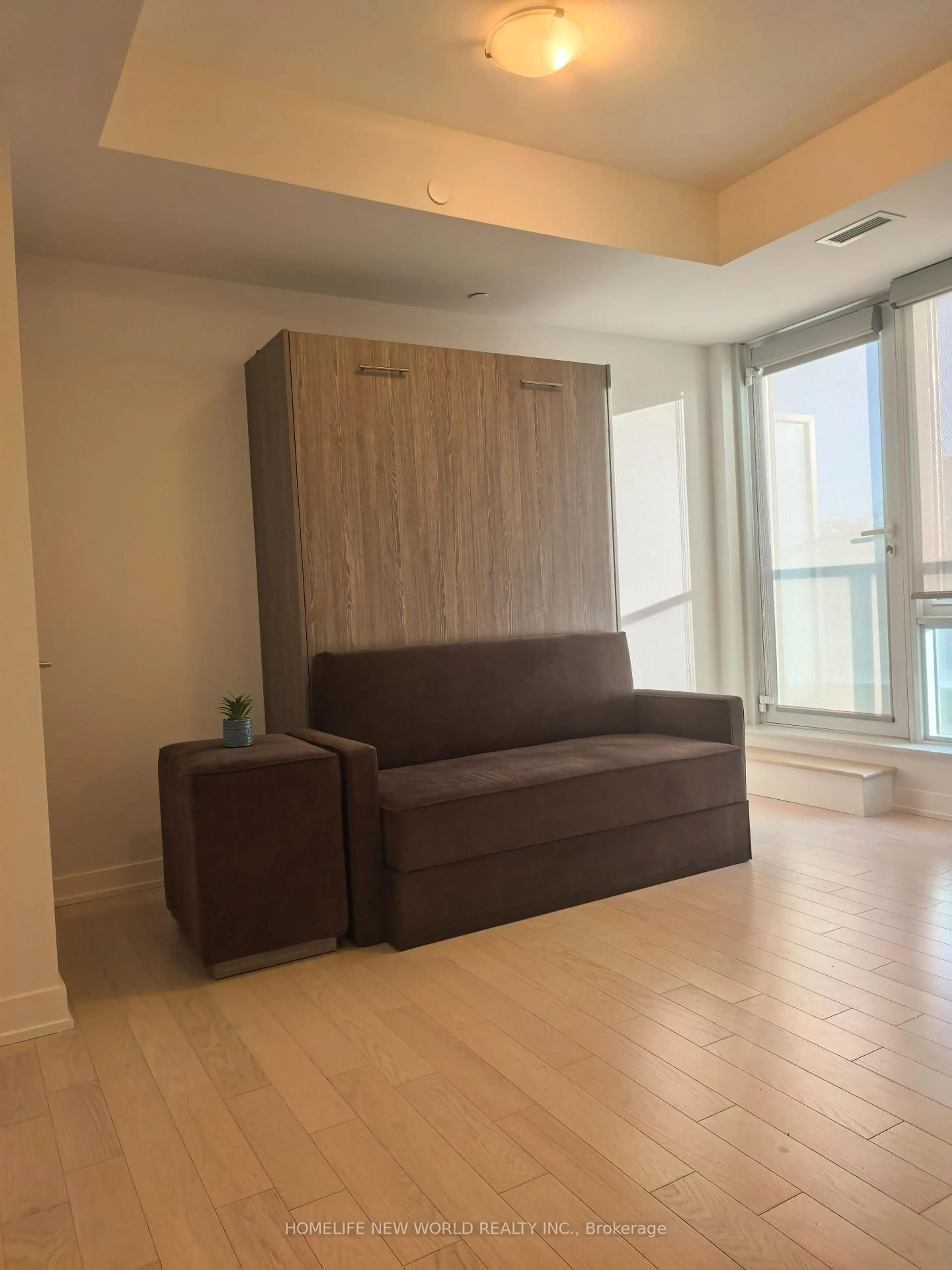 A pic of a room for 330 Richmond St #605, Toronto Ontario M5V 0M4