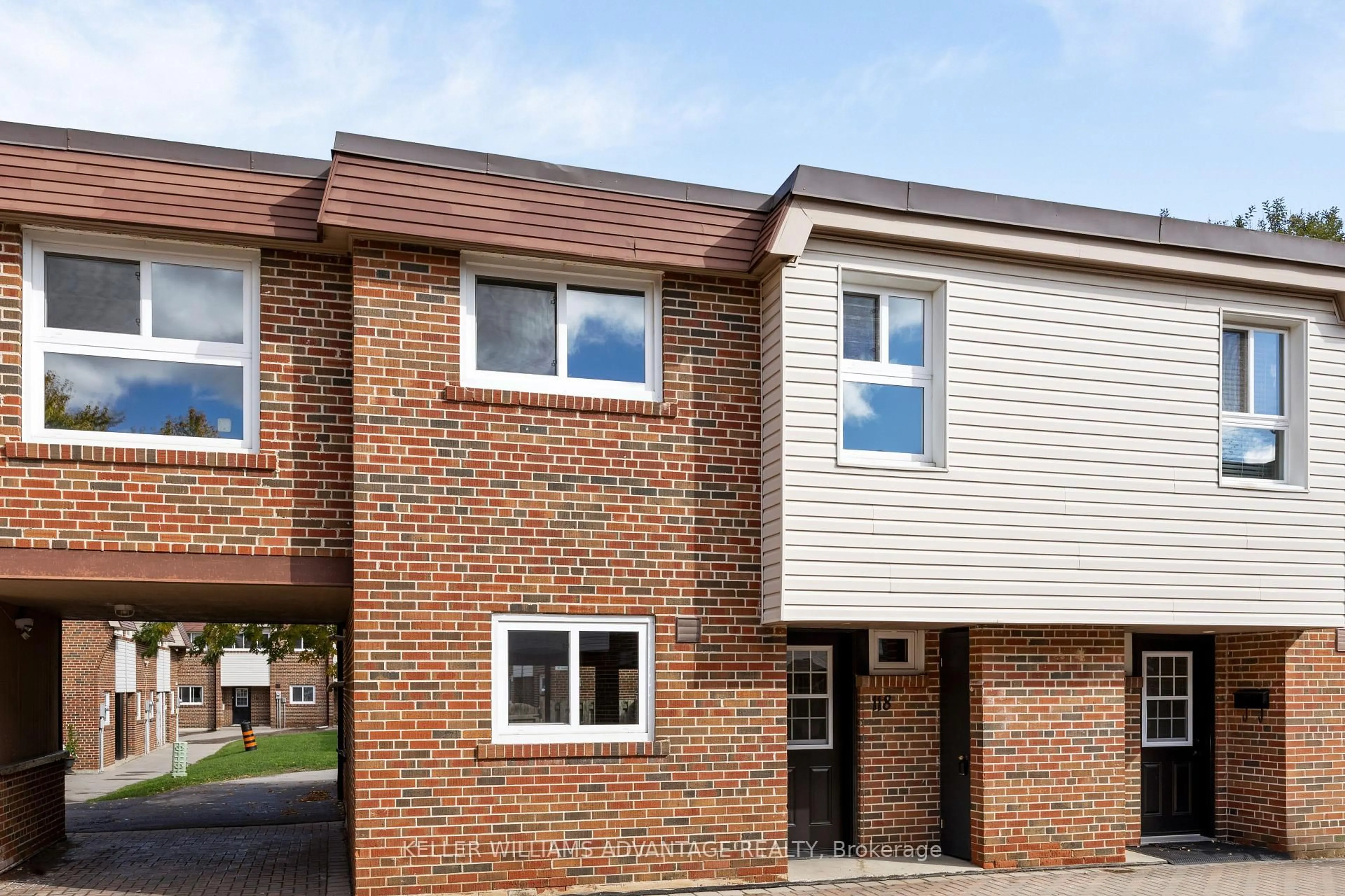 Home with brick exterior material, building for 69 Godstone Rd #118, Toronto Ontario M2J 3C8